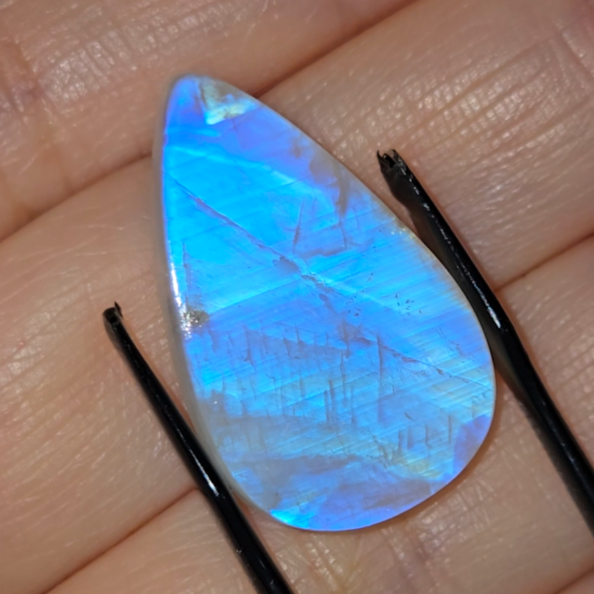 Intense blue flash moonstone from India - MS6