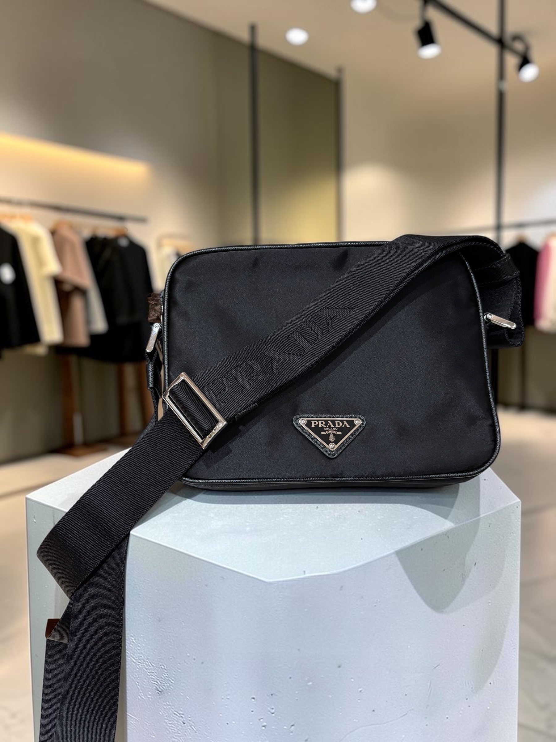 全新Prada re-nylon crossbody bag 100%Authentic ,Brand New ✅nfc,booklet✅塵袋