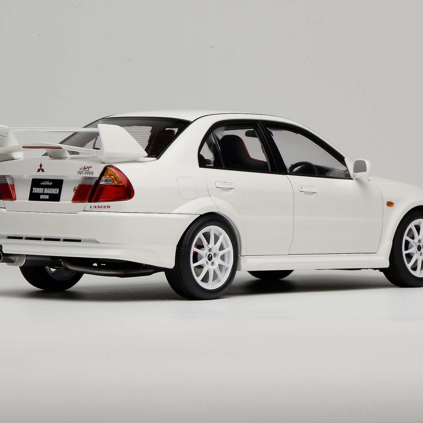 *READY STOCK MOTORHELIX 1/18 Mitsubishi Lancer Evolution VI Diecast Model *Scotia White 