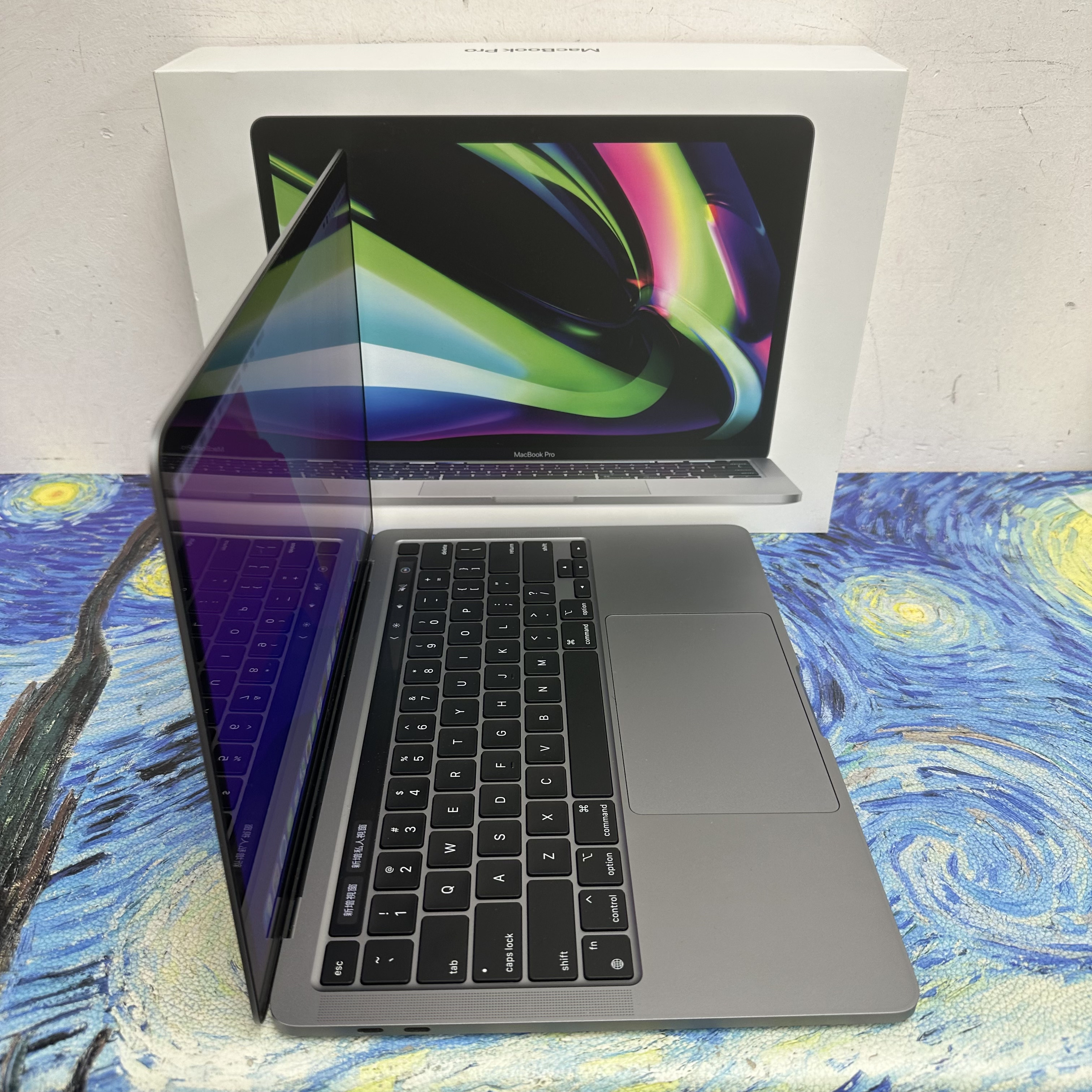 (M2 CPU MacBook Pro🔥）Apple MacBook Pro/APPLE Retina/M2 CPU/8GB Ram/512GB SSD/Touch ID/Touch Bar/13.3吋Mon/ Laptop / Notebook /文書機/ Movie / Netflix / Disney+ /