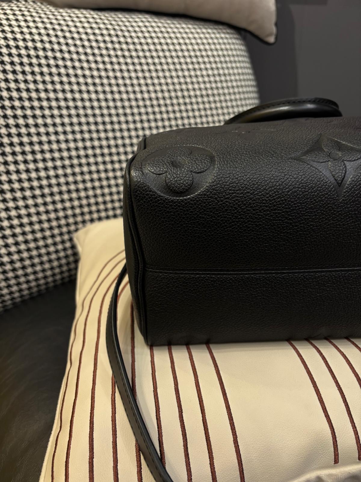 LV speedy Bandoulière 25 calfskin 100%Authentic, 98%New  ✅Key Lock ✅Dust bag
