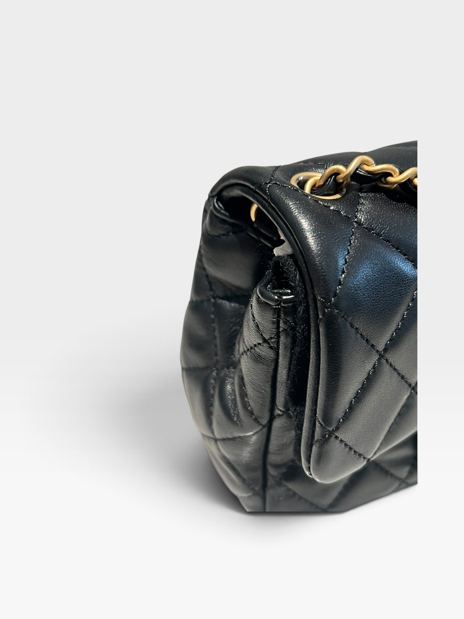 Pre-Owned CHANEL Black Quilted Square Pearl Crush Gold / Product Code: 091803