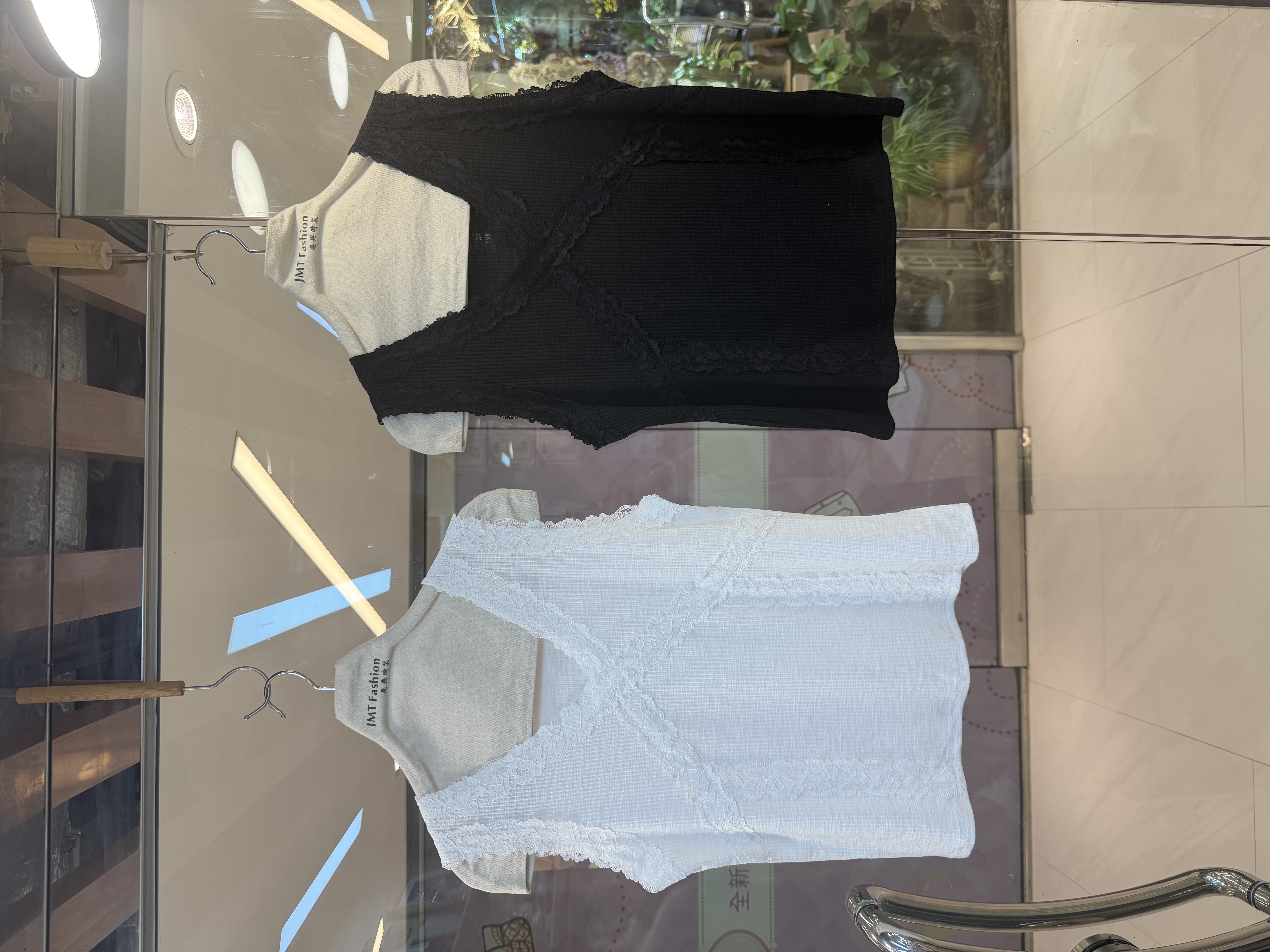 韓國V領背心  M588 04Pe50190