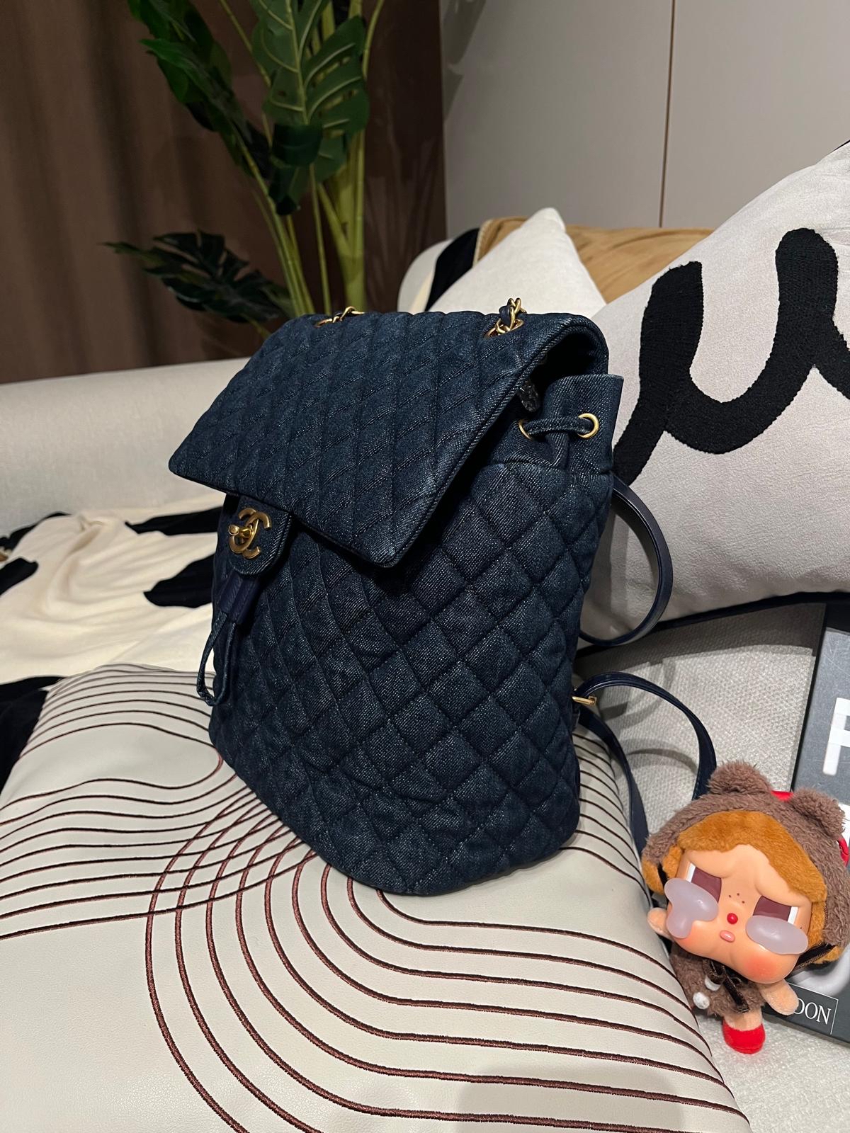 Chanel Classic Backpack Denim 100%Authentic, 95%New ✅貼✅Dust bag