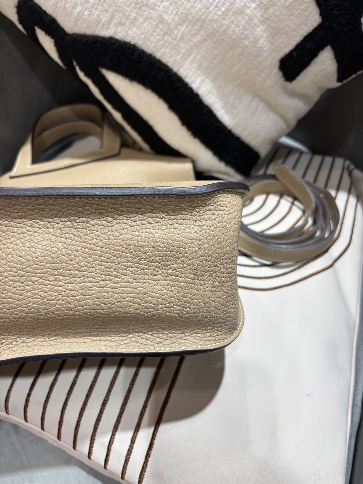 Hermes Halzan 31 Stamp A 風衣灰 100%Authentic, 98%New ✅Dust bag✅Box