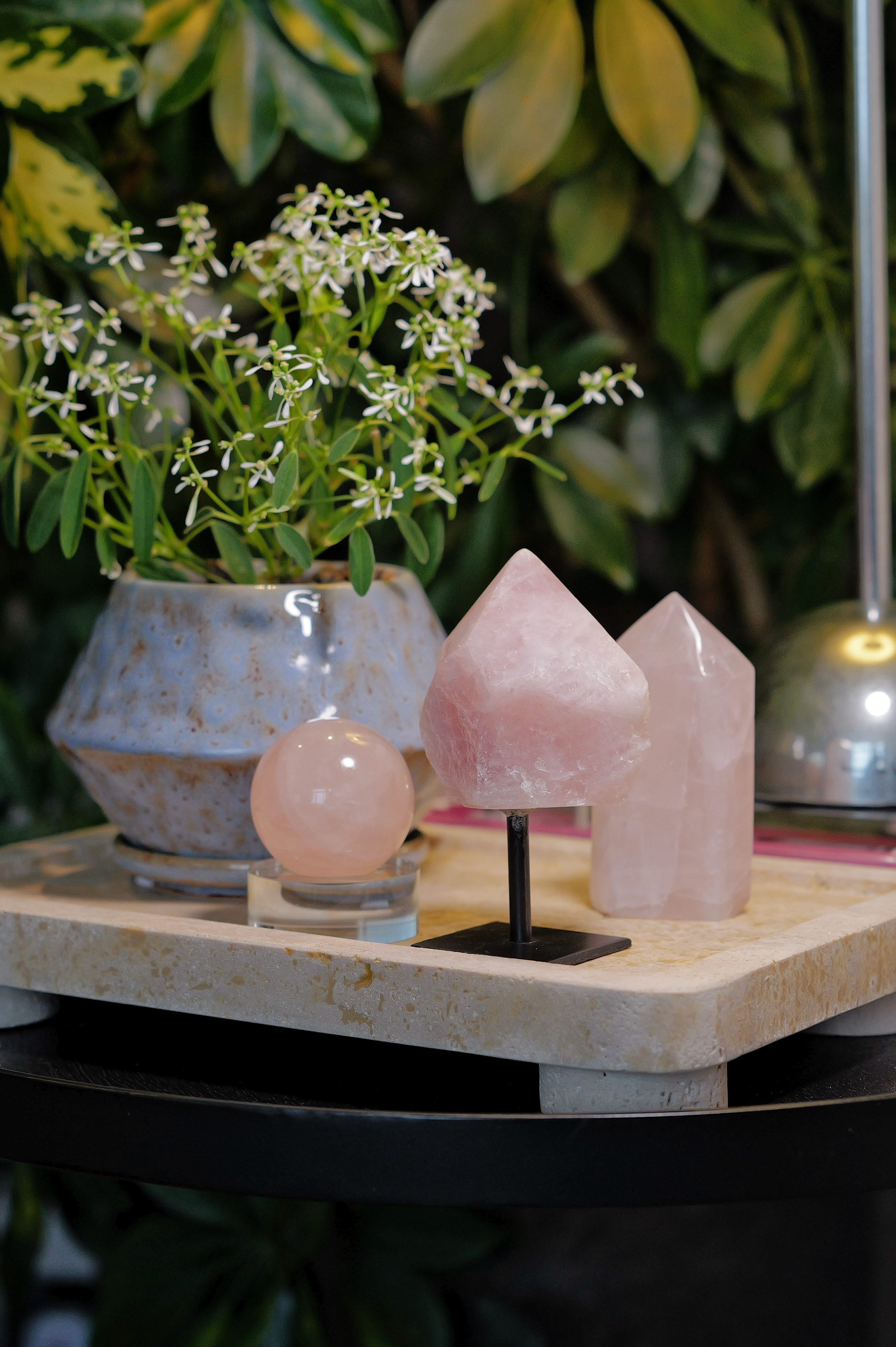 ༒11.2cm半打磨原石 粉水晶連托架擺件༒ RQ.8027C15G3JJ-RA30*ANN