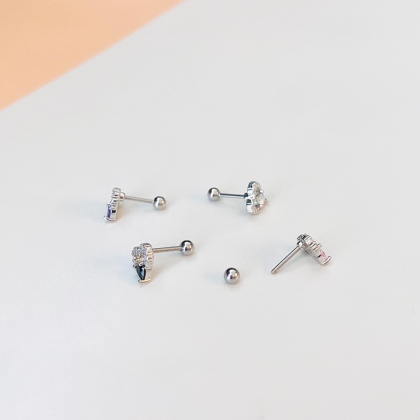 醫療鋼褸空愛心寶石單隻耳環 A974