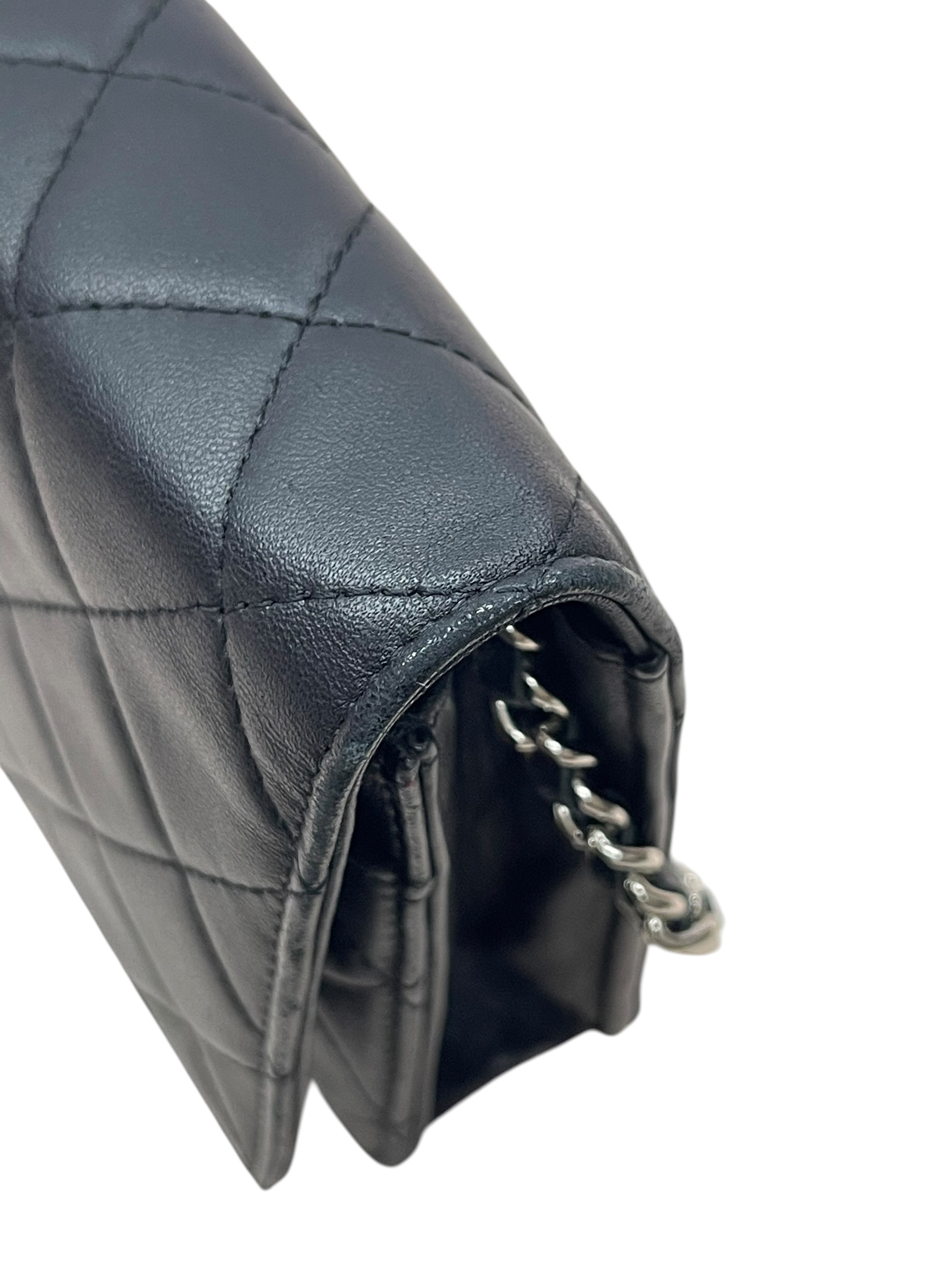 Pre-owned Chanel Classic Wallet on Chain / Product Code: 081701