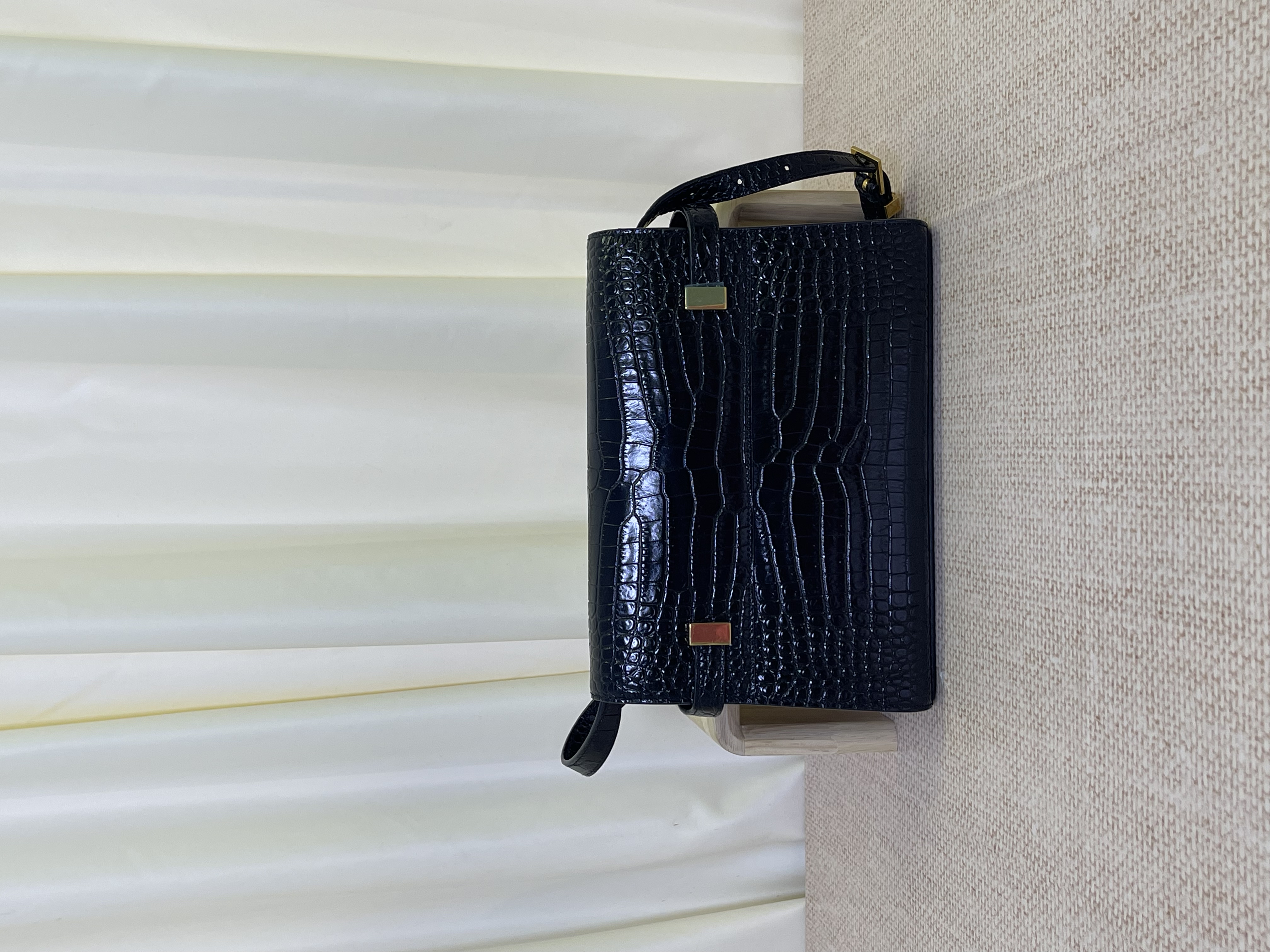 Pre owned YSL Manhattan / Product Code: 26031107