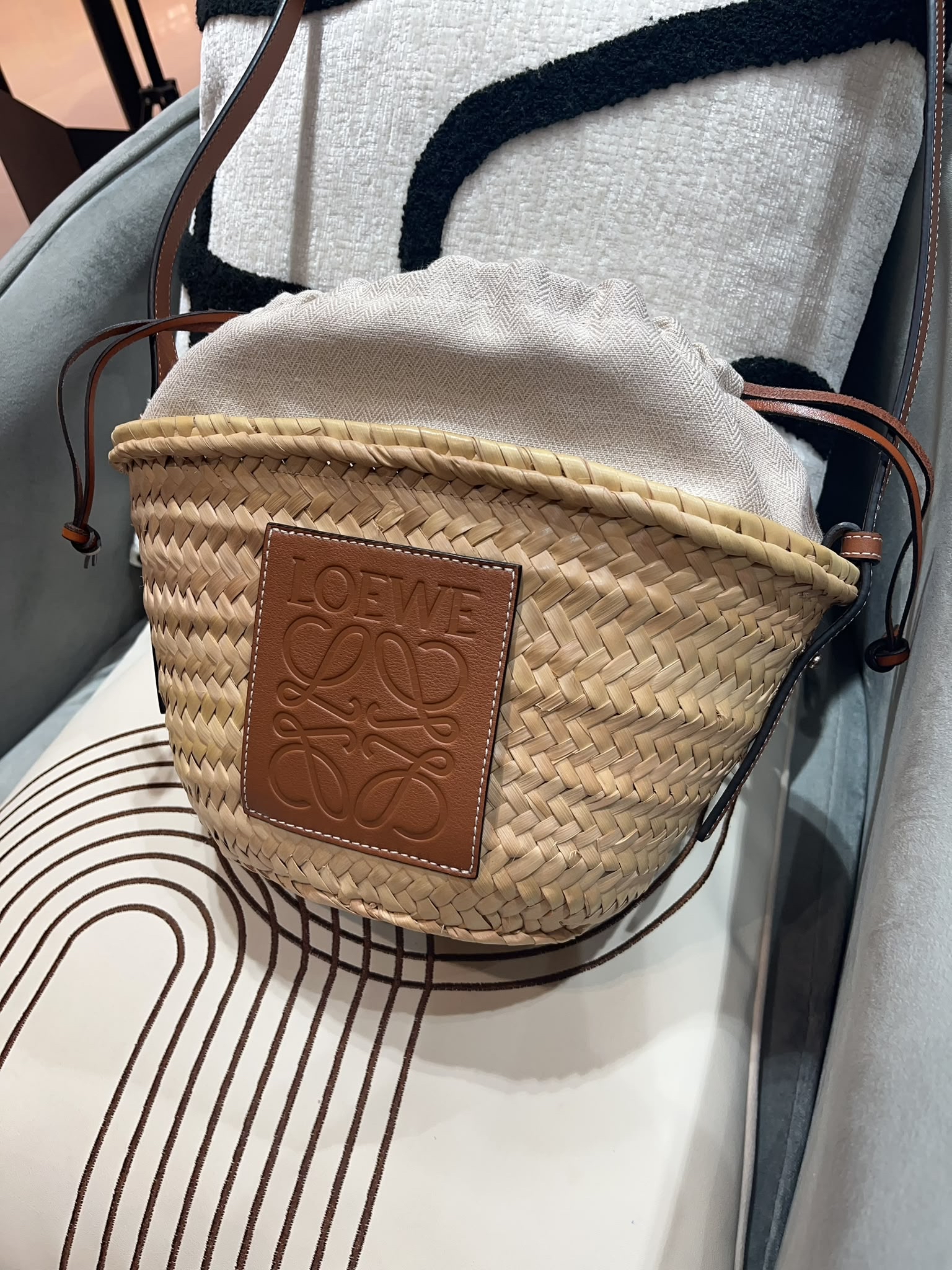 Loewe RAFFIA shoulder bag 斜孭袋 100%Authentic ,98%new ✅dust bag 