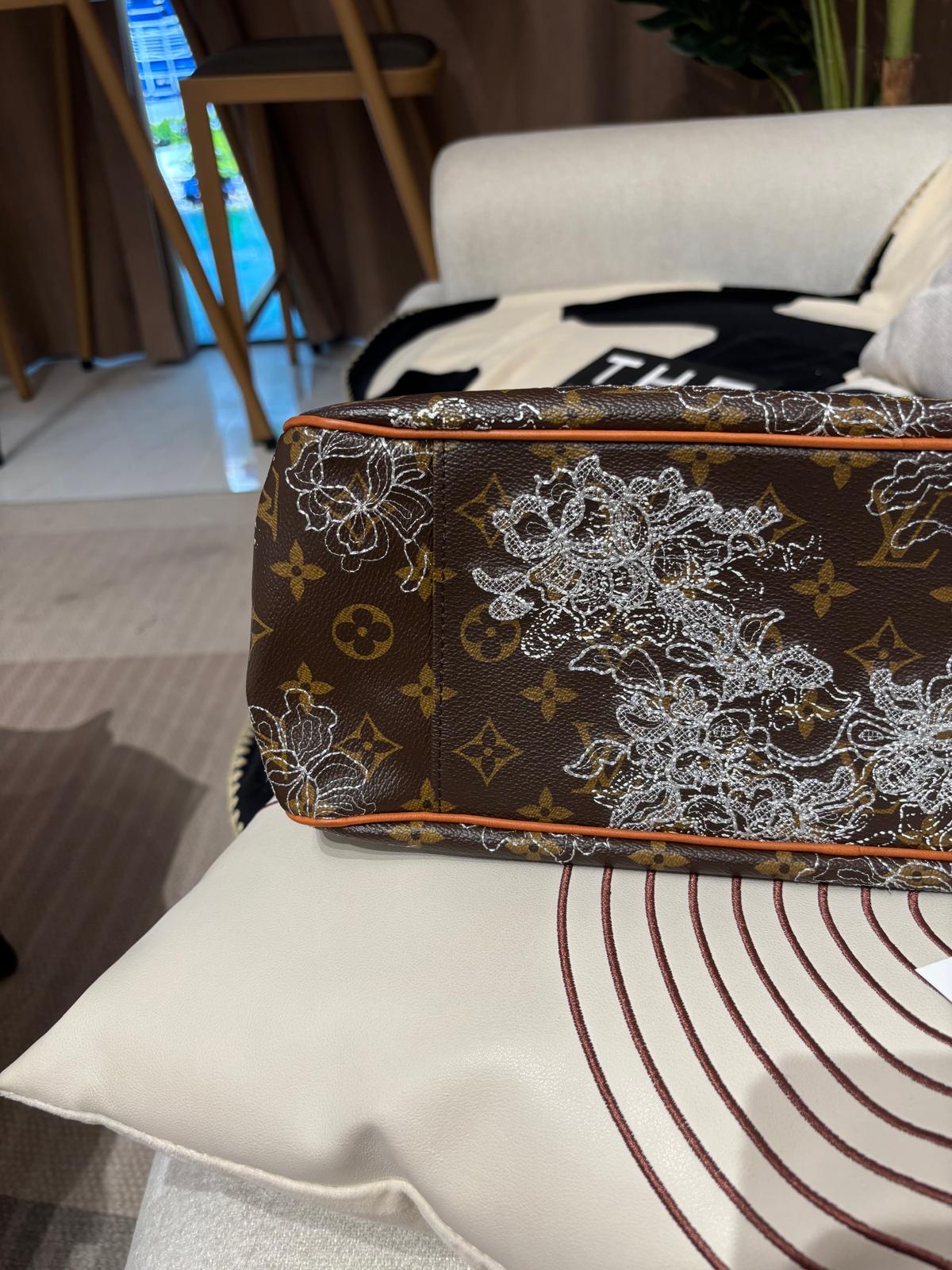 Lv Dentelle Batignolles Horizontal Tote M95400 Louis Vuitton 2007 限量繡花典藏款 100%Authentic, 95%New✅tap booklet✅dust bag