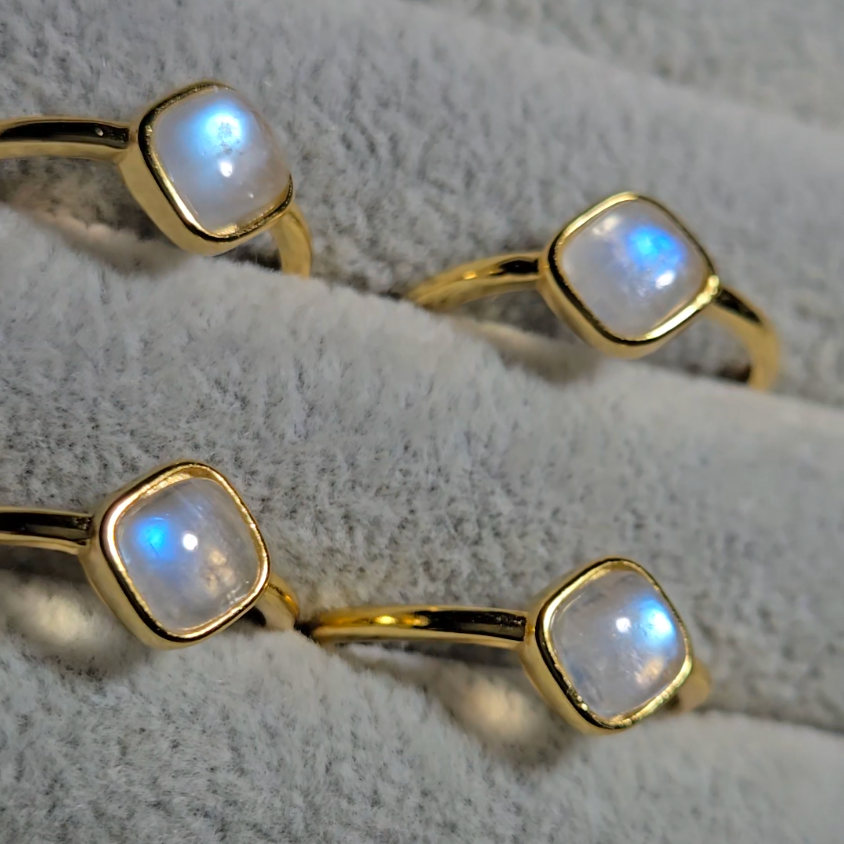 White moonstone rings with blue flash in adjustable sterling silver - SM636