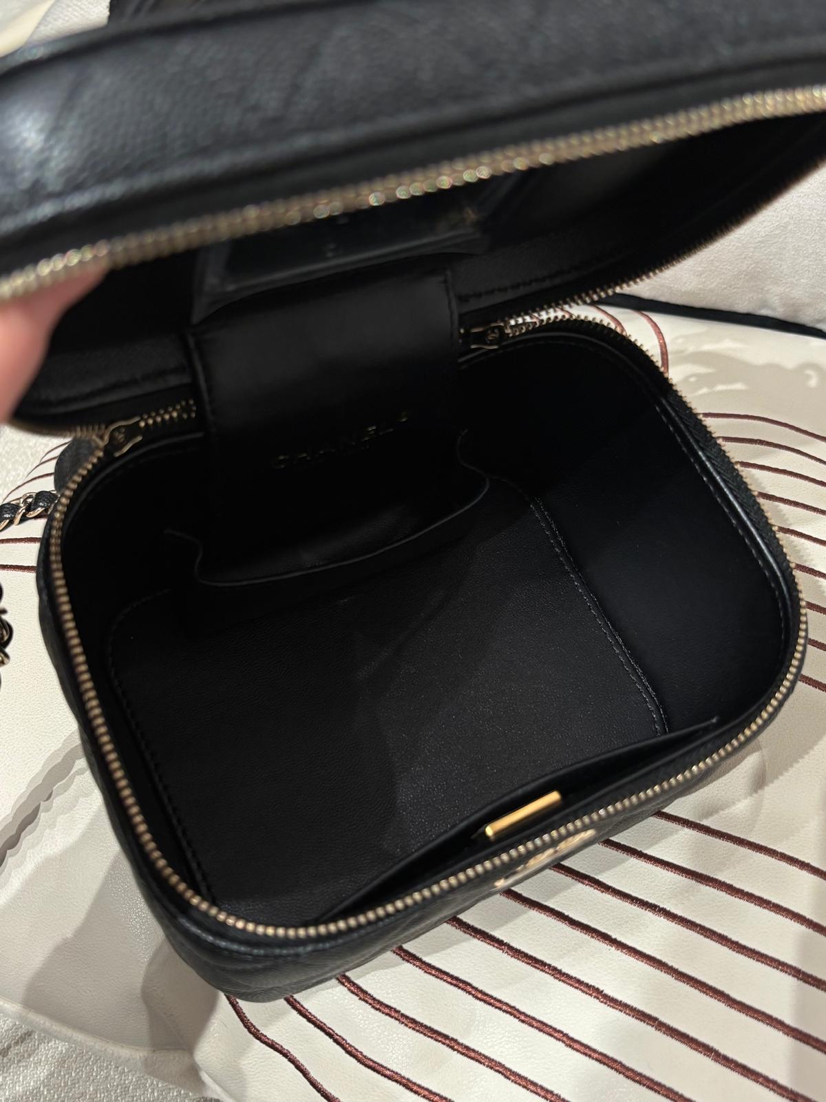 Chanel Vanity With Chain Large 100% Authentic , 98%New ✅Dust bag ✅Box