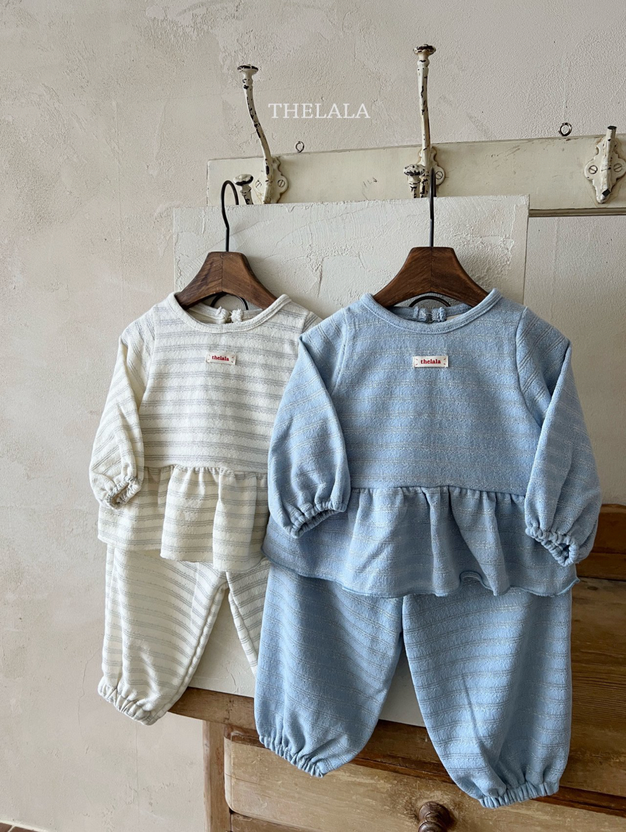 🌸預訂 韓國直送🌸🇰🇷THELALA兩色標籤閃亮條紋荷葉邊上下套裝