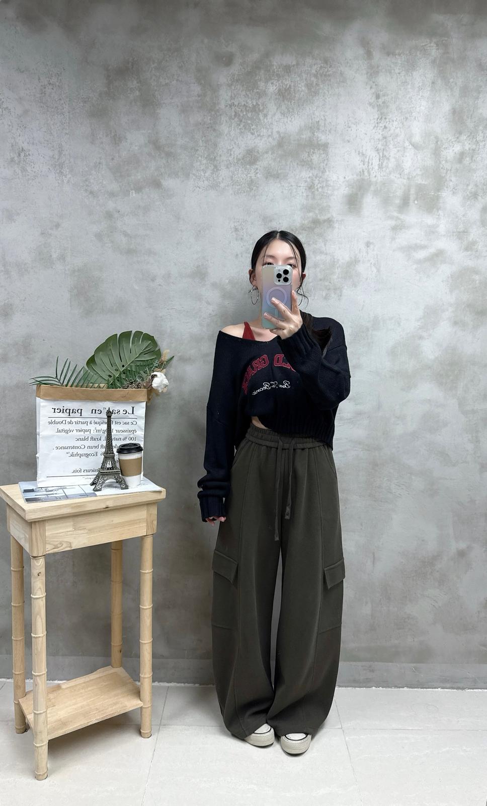 H03 V領刺繡針織Top
