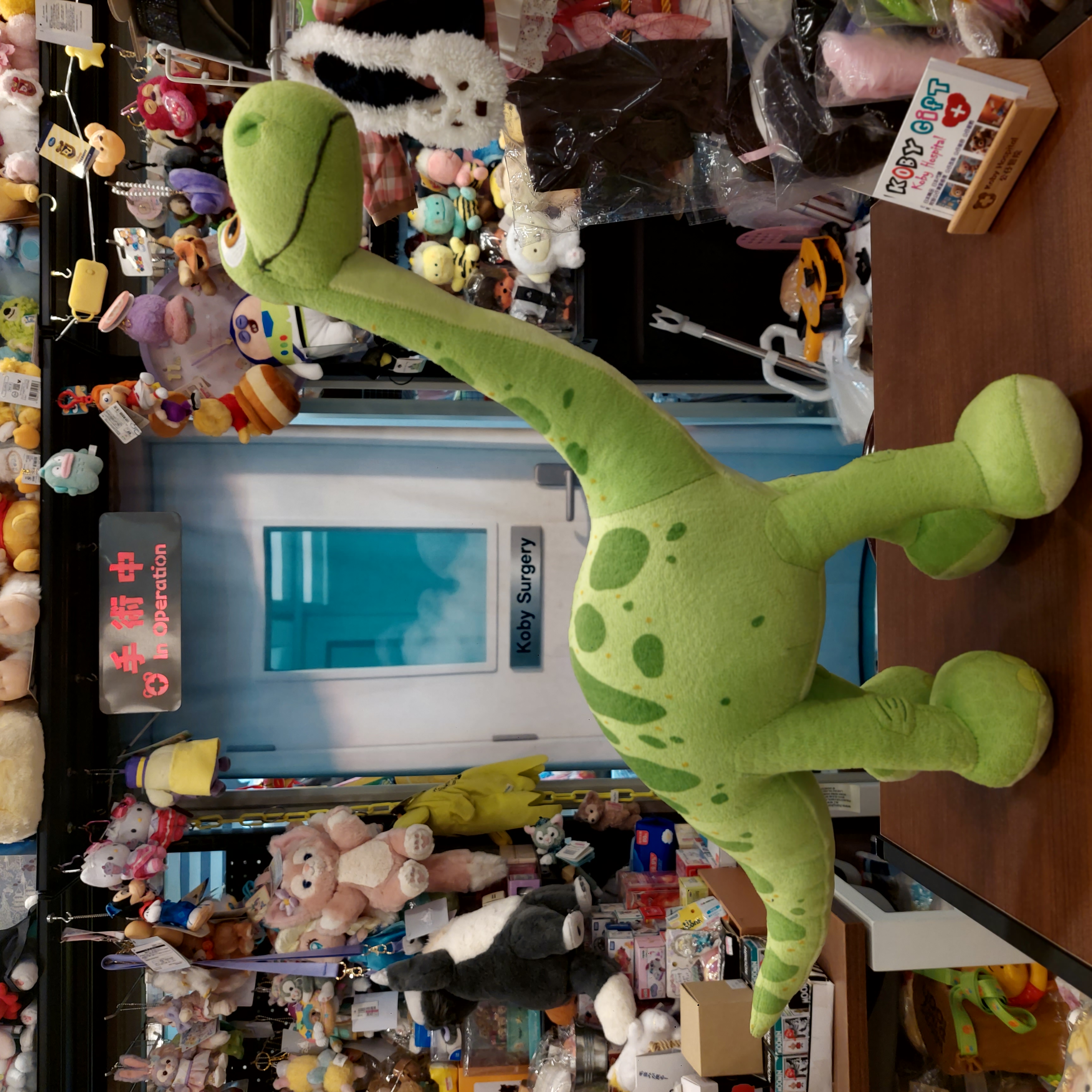 香港廸士尼 恐龍大時代  ARLO The Good Dinosaur Green 19“Tall 23“ 恐龍公仔