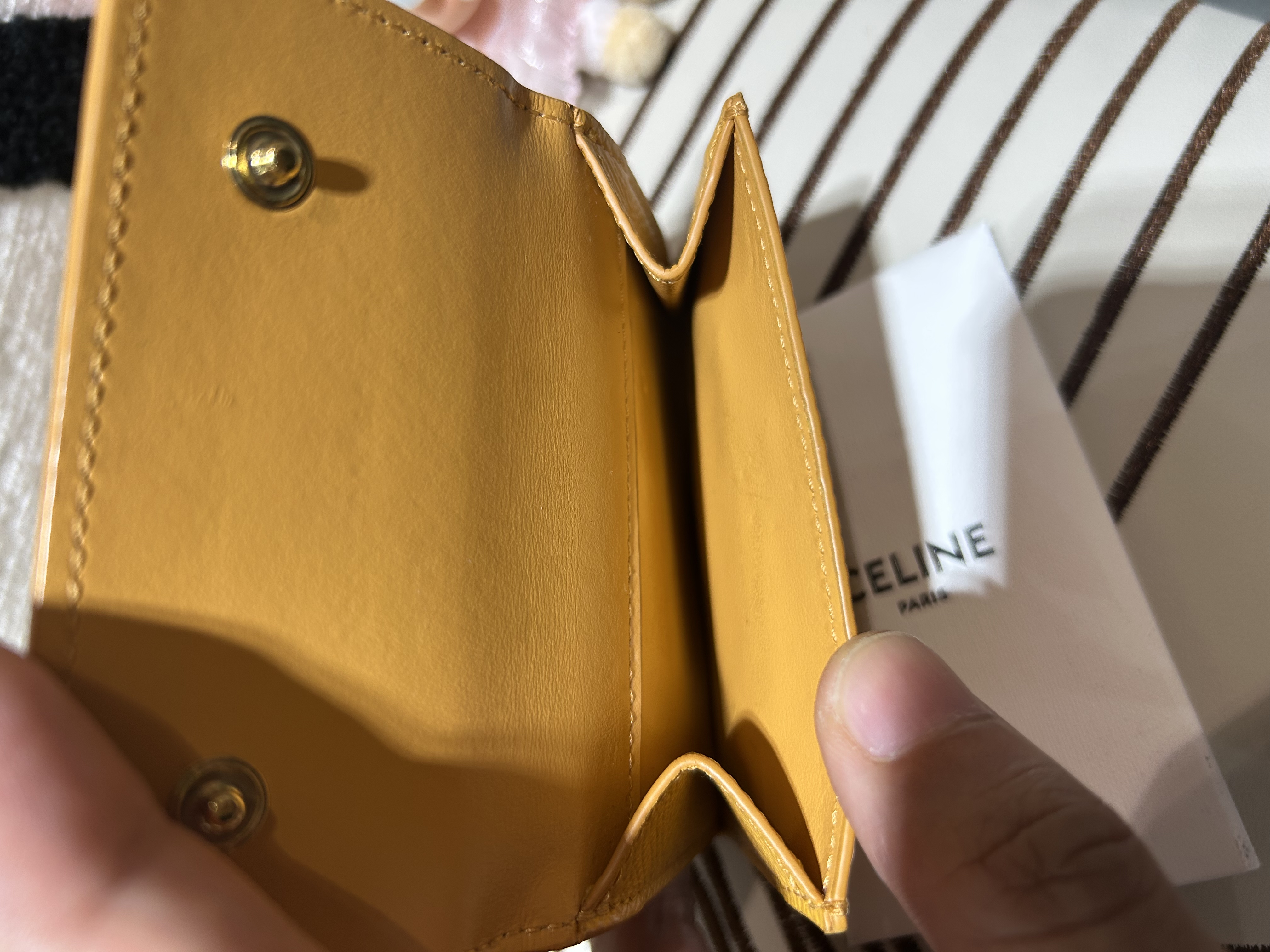 Celine wallet calfskin 牛皮短銀包100%Authentic, 98%new 
