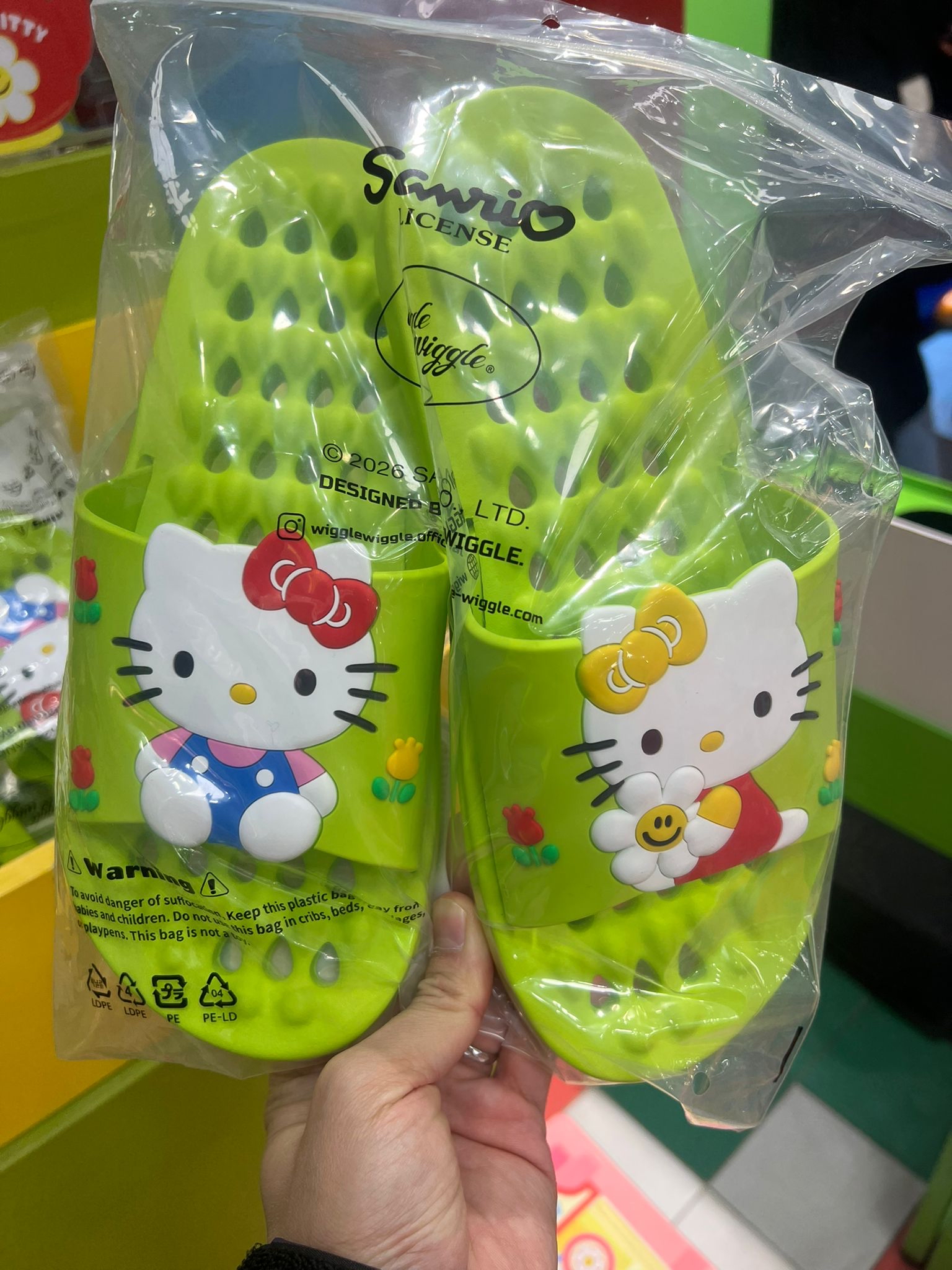 Wiggle Wiggle x Hello Kitty 拖鞋
