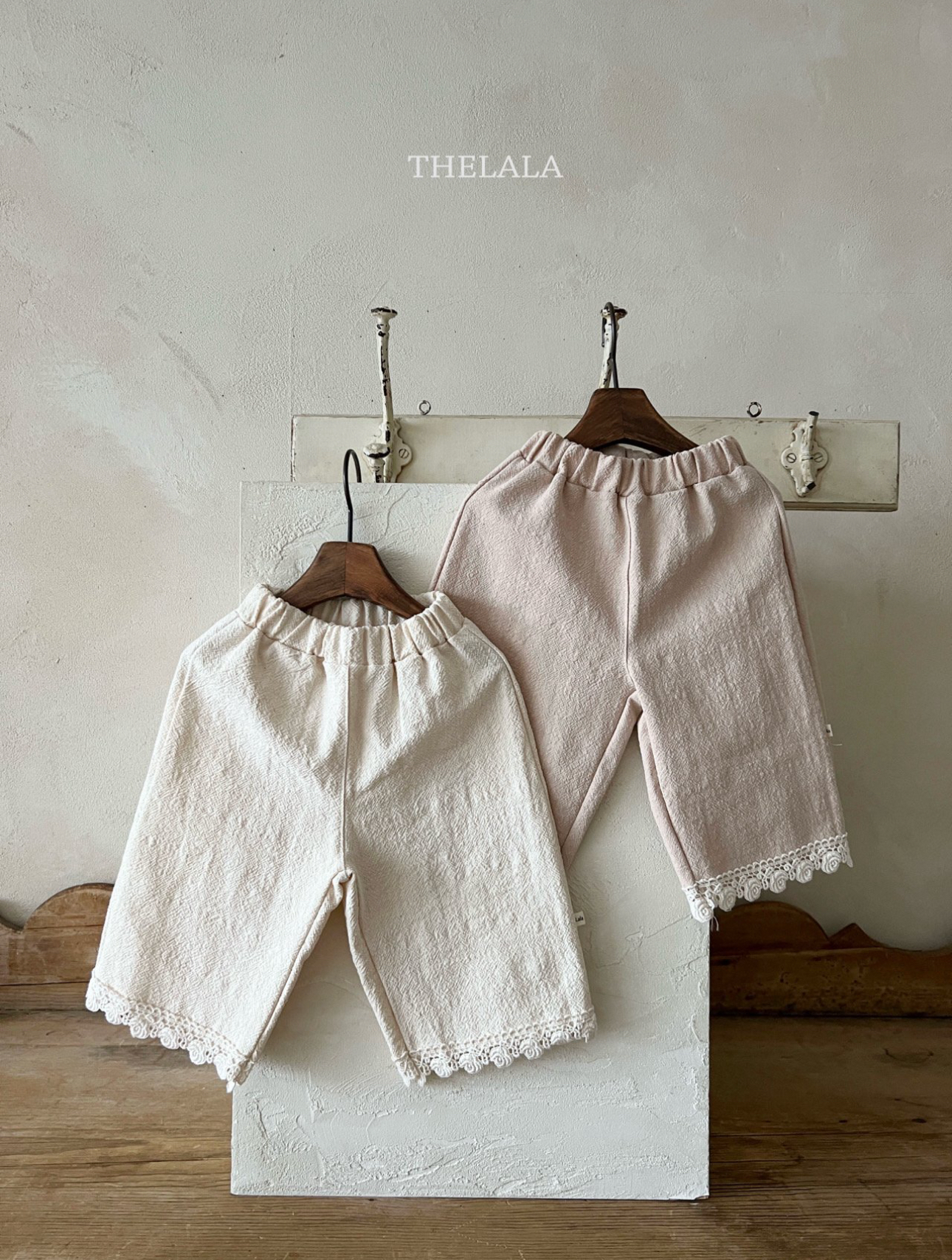 🌸預訂 韓國直送🌸🇰🇷THELALA兩色玫瑰蕾絲花邊闊腳褲