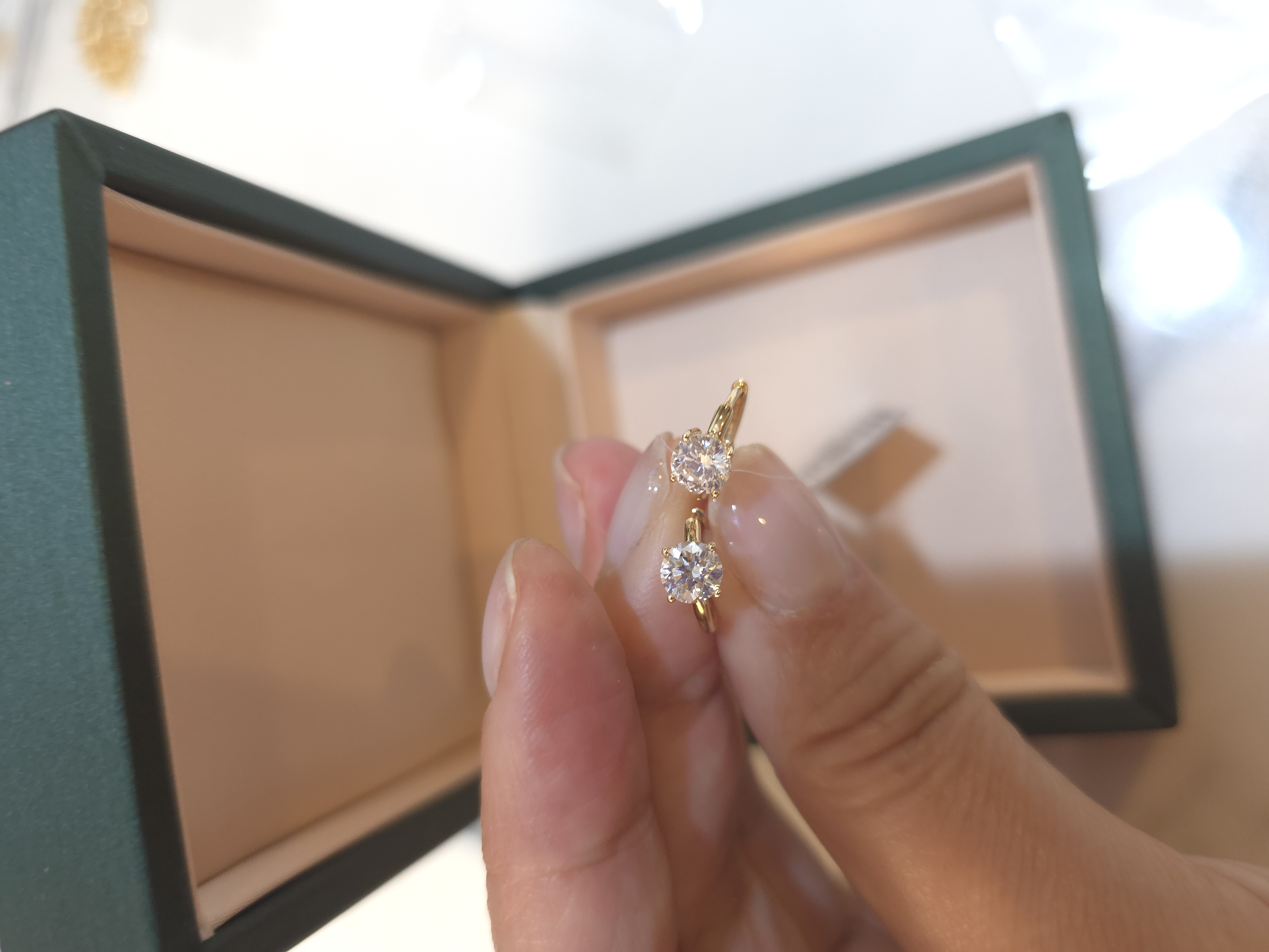 18K 培育鑽石耳圈 D1 G1.432