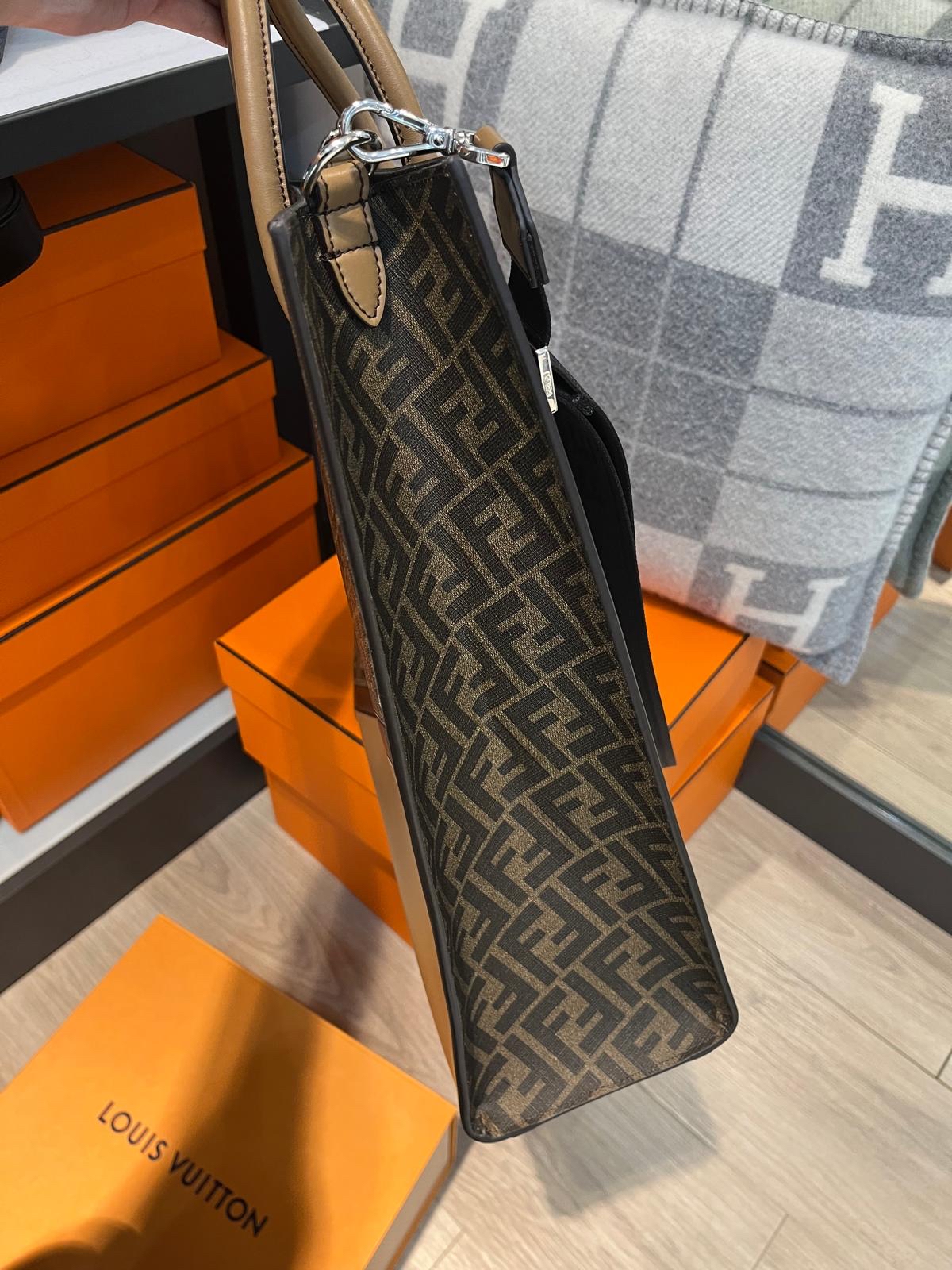 Fendi tote two way bag 100%AUTHENTIC ,98%new ✅dust bag✅strap 