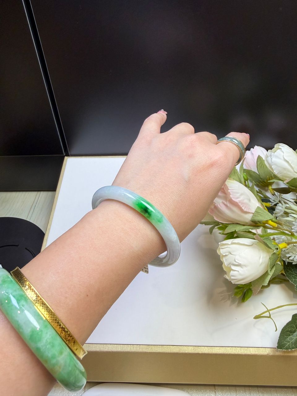 53圈口白底青翡翠手镯 53x7x8mm 圆条