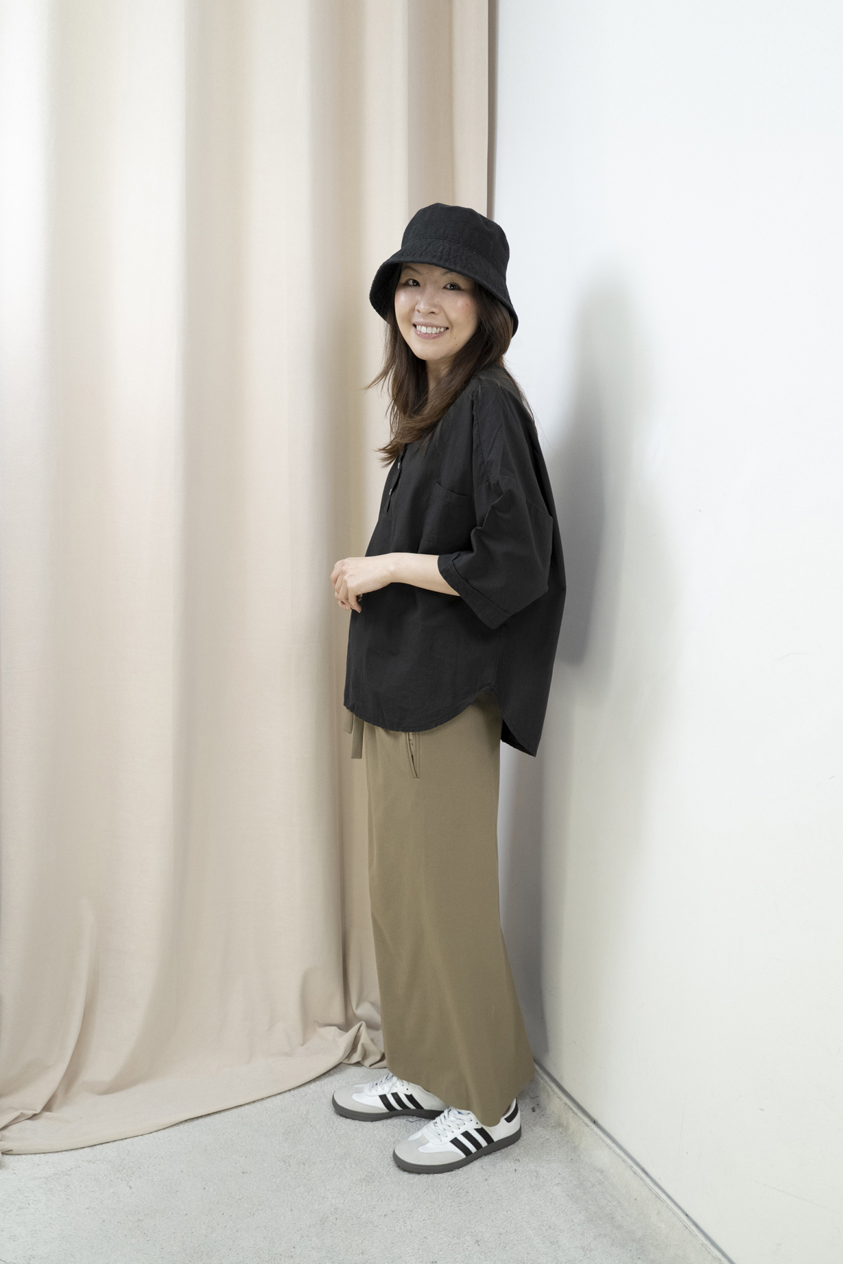 半開胸口袋斯文休閒上衣(黑色）