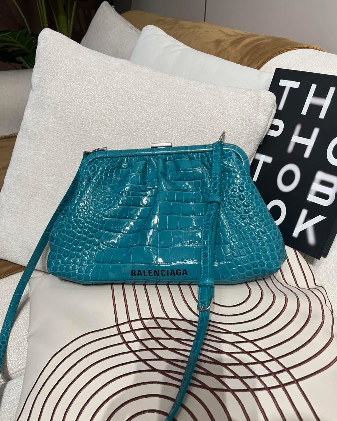 Balenciaga 雲朵油蠟牛皮斜孭袋100%Authentic,95%New