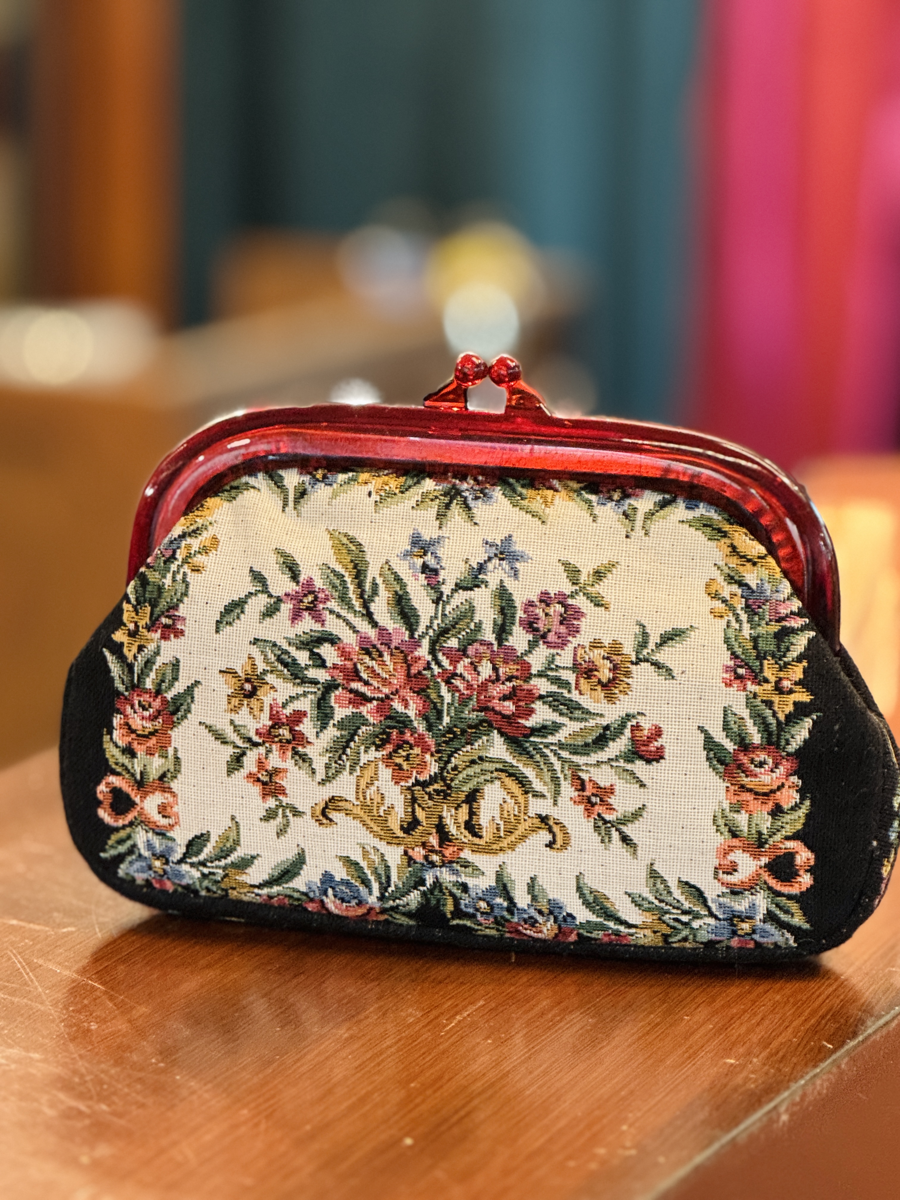 C.a. 1970s Floral Tapestry Clutch with Lucite Frame (MT2508 )