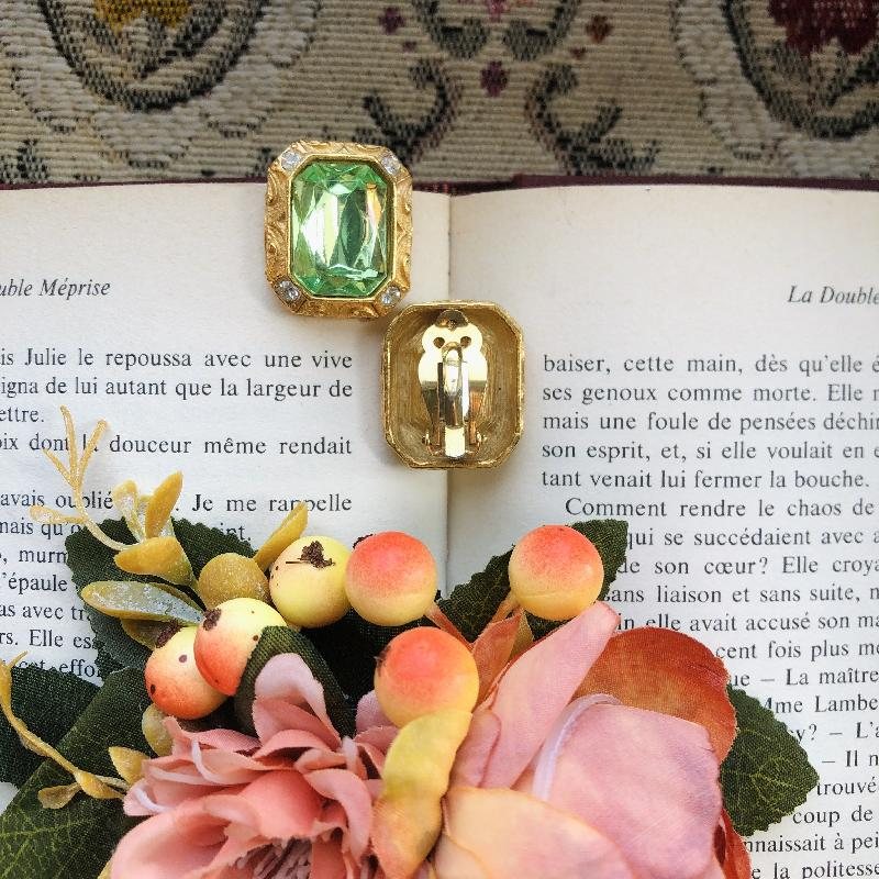 Classic 1980s Peridot Green Faceted Glass Statement Earrings(MT1877-6)
