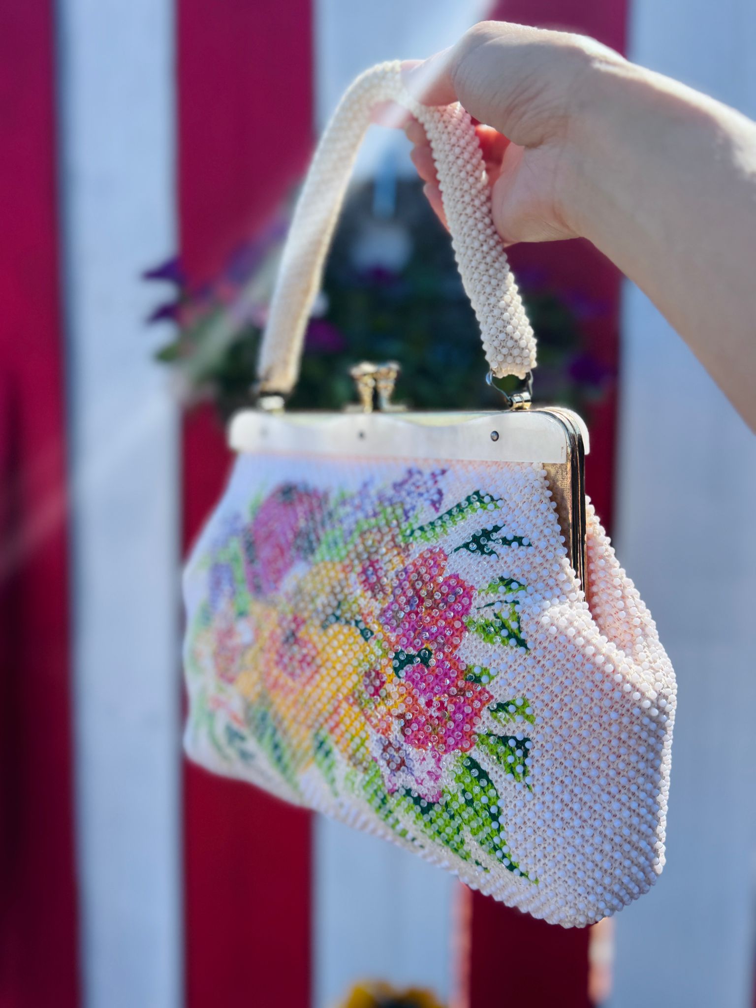 Unmarked C.a. 1960s Made in Hong Kong "Sugar-Coated" Floral Bead Bag (MT2597)