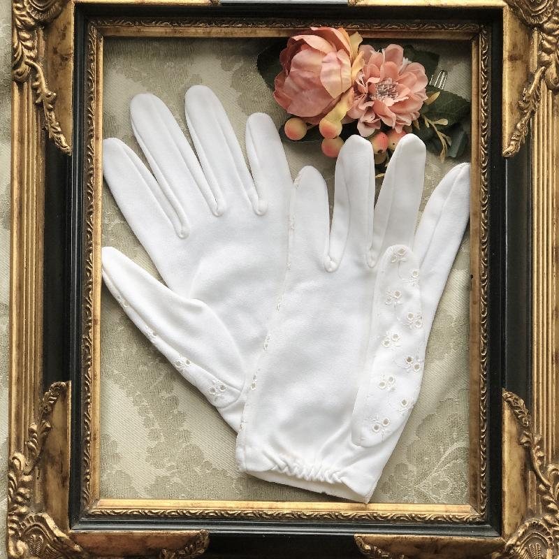 Vintage Embroidered & Openwork Floral Pattern White Fabric Short Gloves (MT1916)
