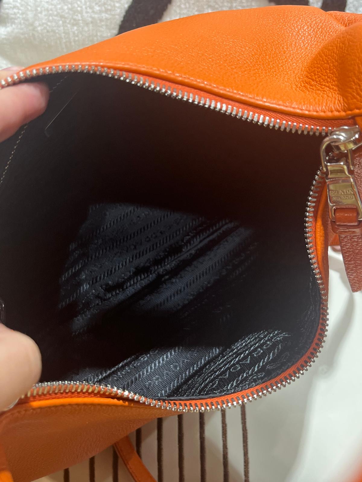 Prada hobo bag 2way calfskin 1BC133 Crossbody bag 100%Authentic,98%new ✅nfc ✅dust bag ✅strap 