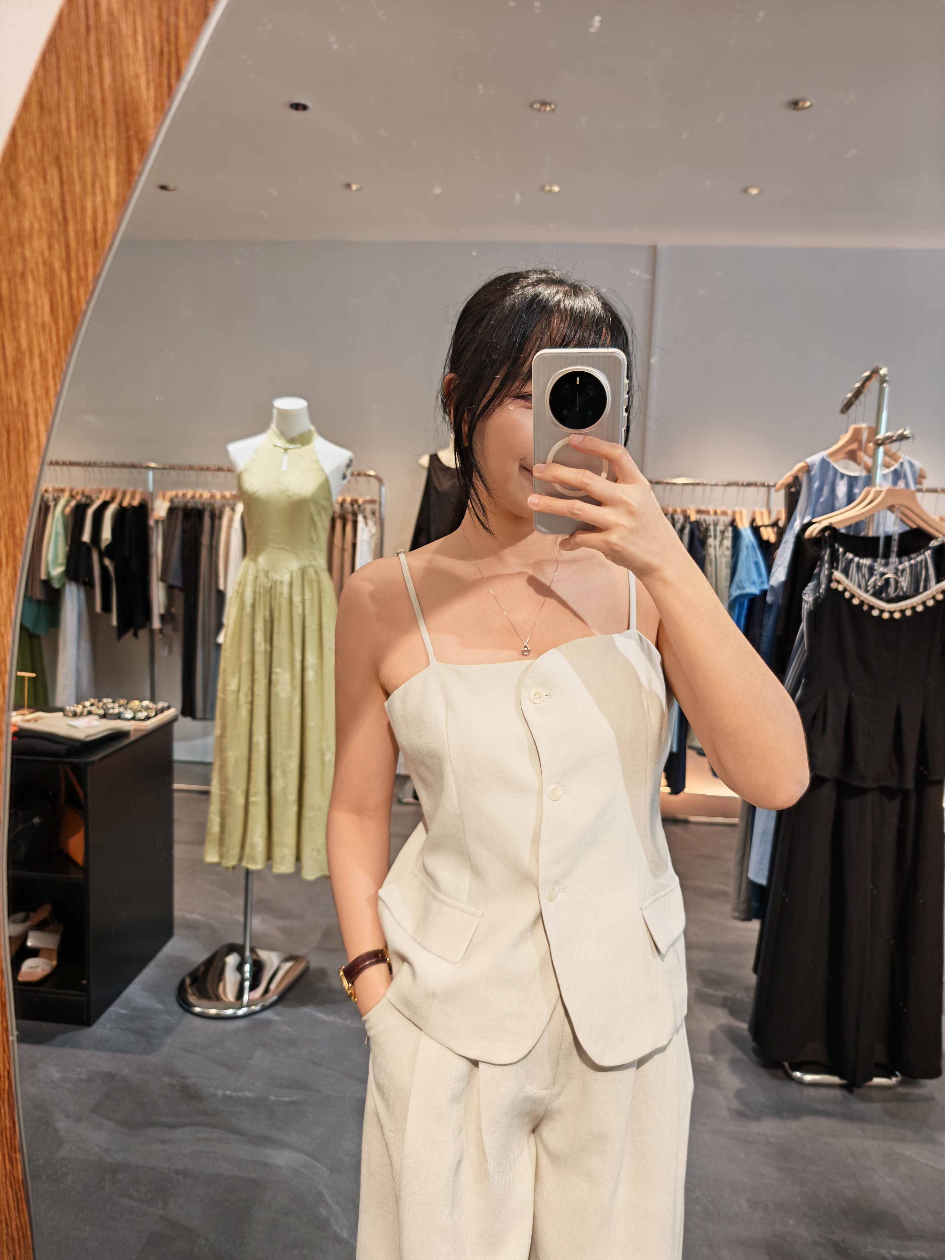 杏色吊带马甲+长裤套装