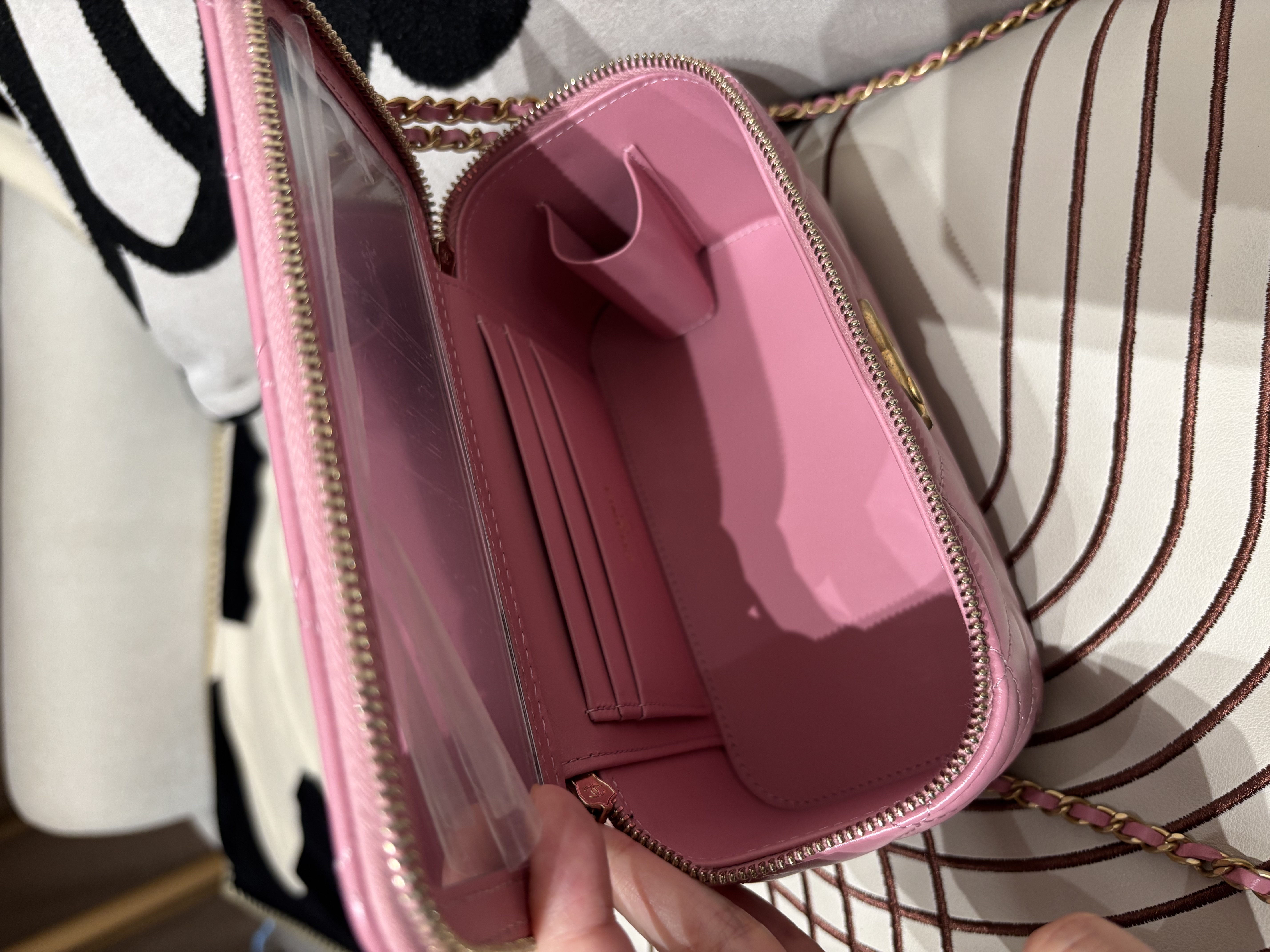 Chanel vanity with chain 小金球