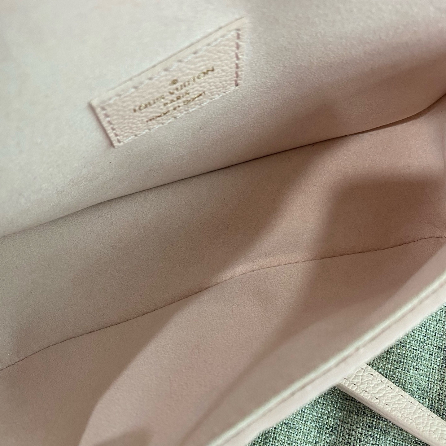 【預訂貨品】LV mini粉色法棍