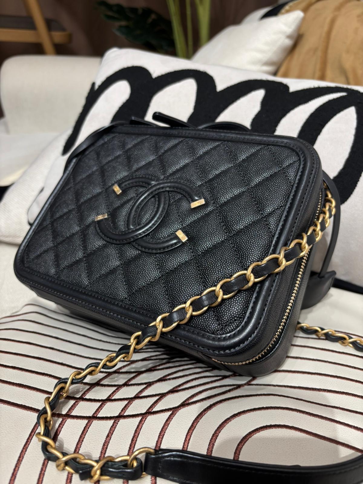 Chanel cc filigree vanity with chain 21cm 黑色荔枝牛皮金鏈 100%Authentic ,98%new ✅25card✅dust bag ✅盒 