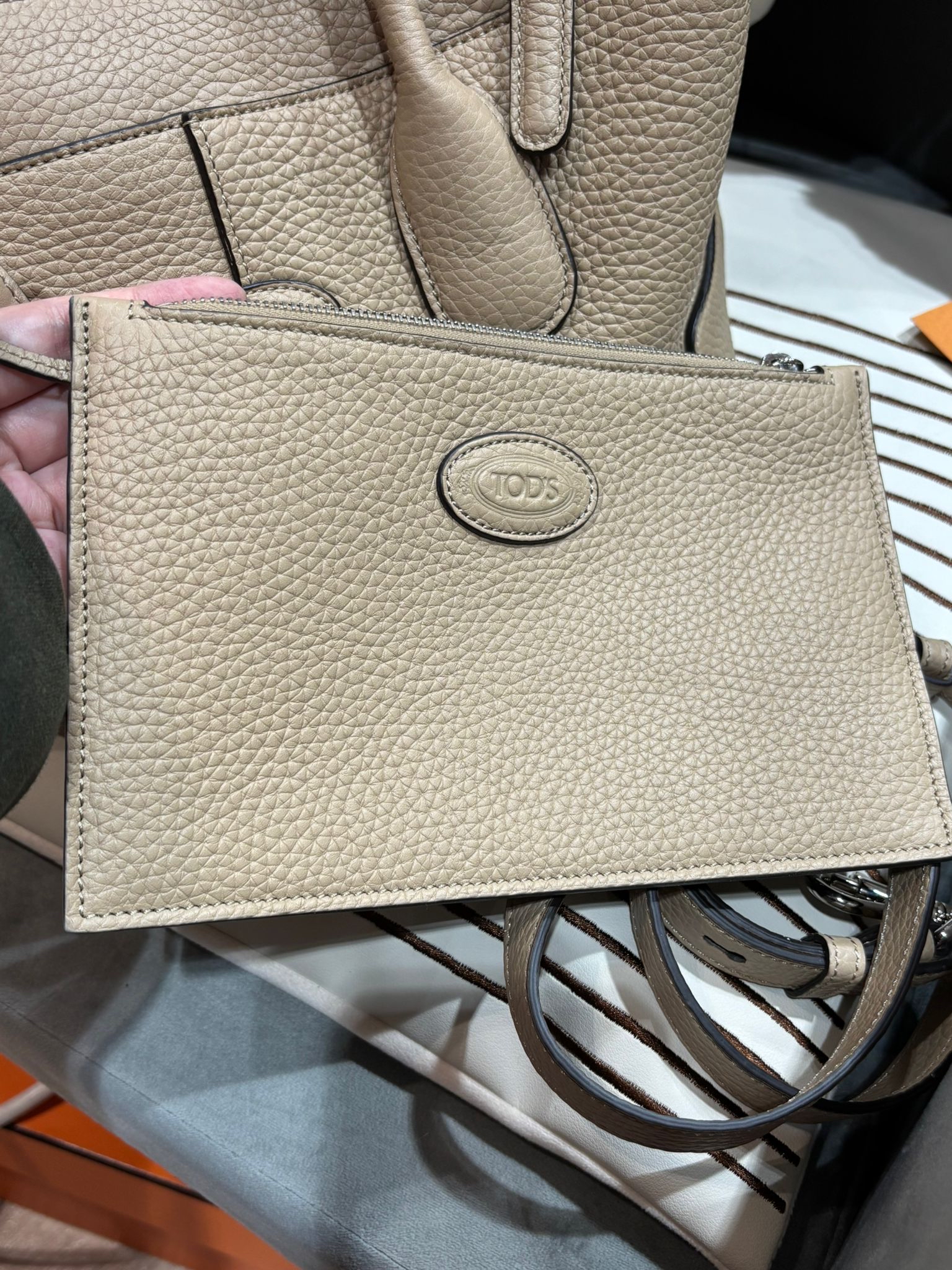 TOD’S Beige Calfskin Di Bag 2 way bag with pouch 米色小牛皮 100%Authentic, 98%anew ✅Strap✅Dust bag