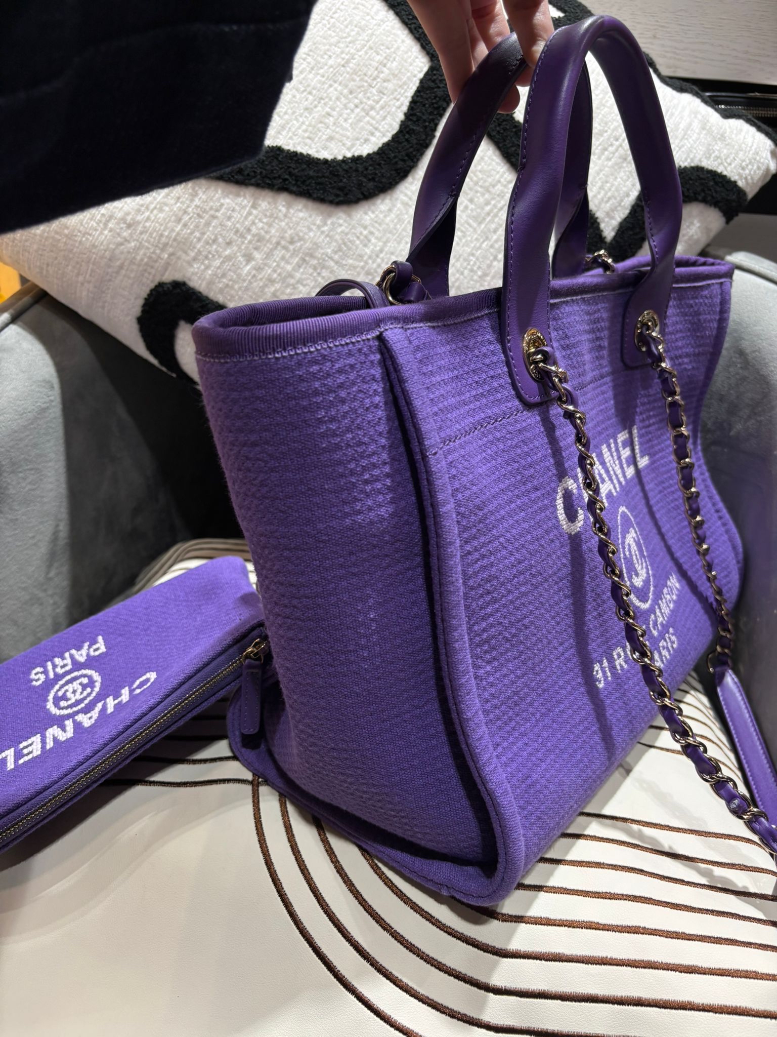 Chanel Deauville Tote Bag Small 100%Authentic, 95%New ✅晶片✅Pouch✅Dust bag