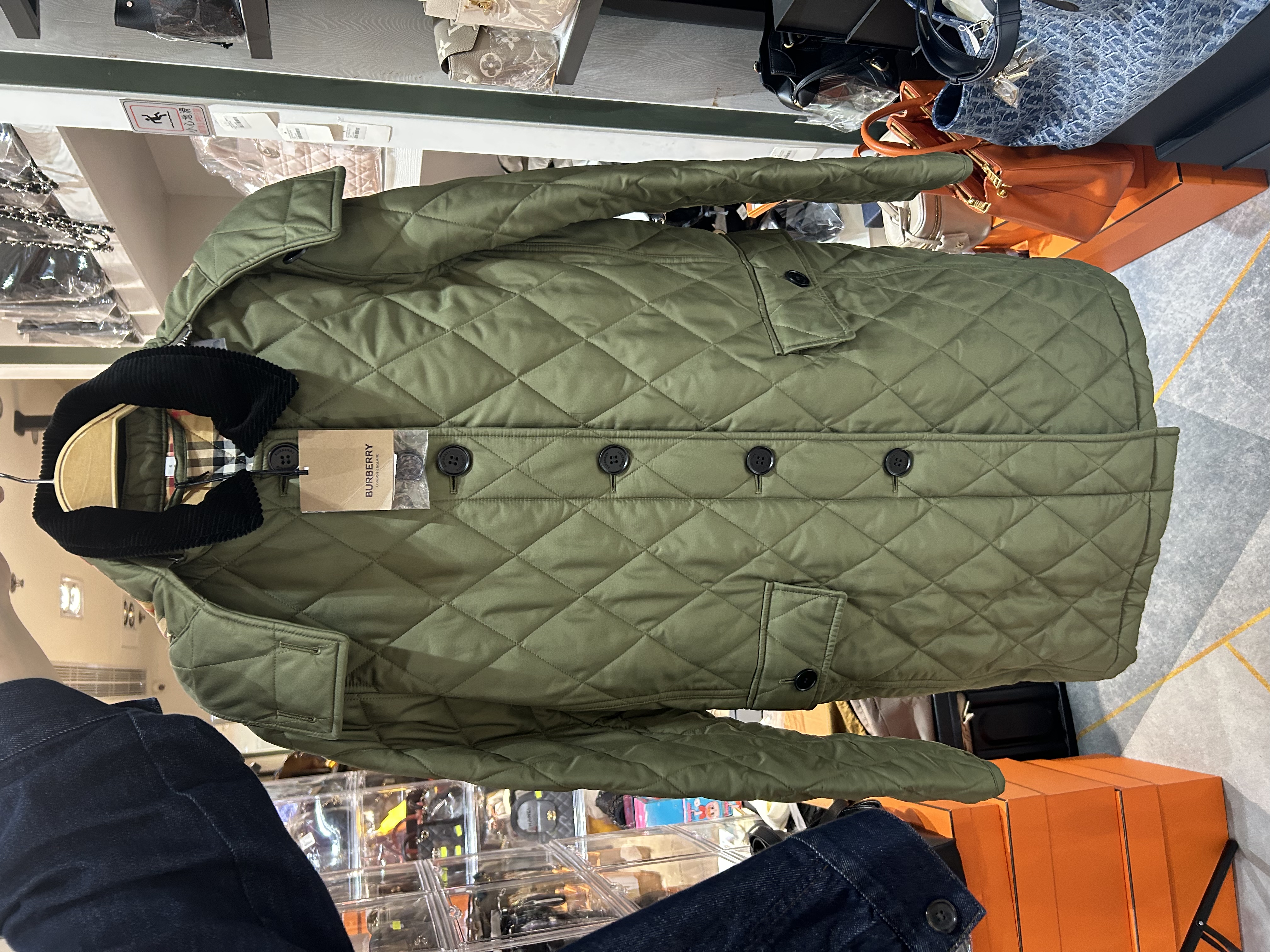 全新 Burberry 軍綠色外套Hooded Outer Size: S 100%Authentic, Brand New 全新