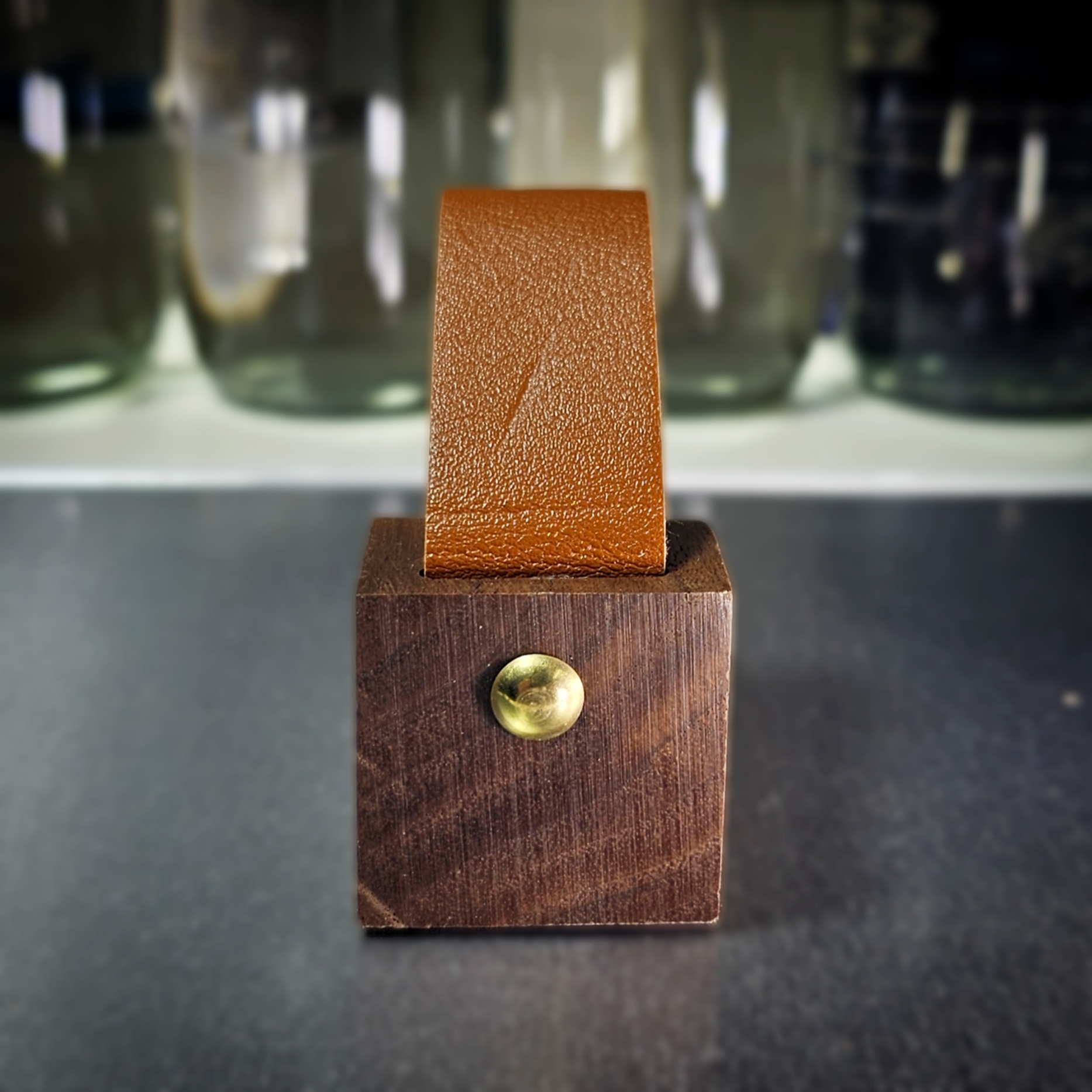 HONGKONGER 實門門頂