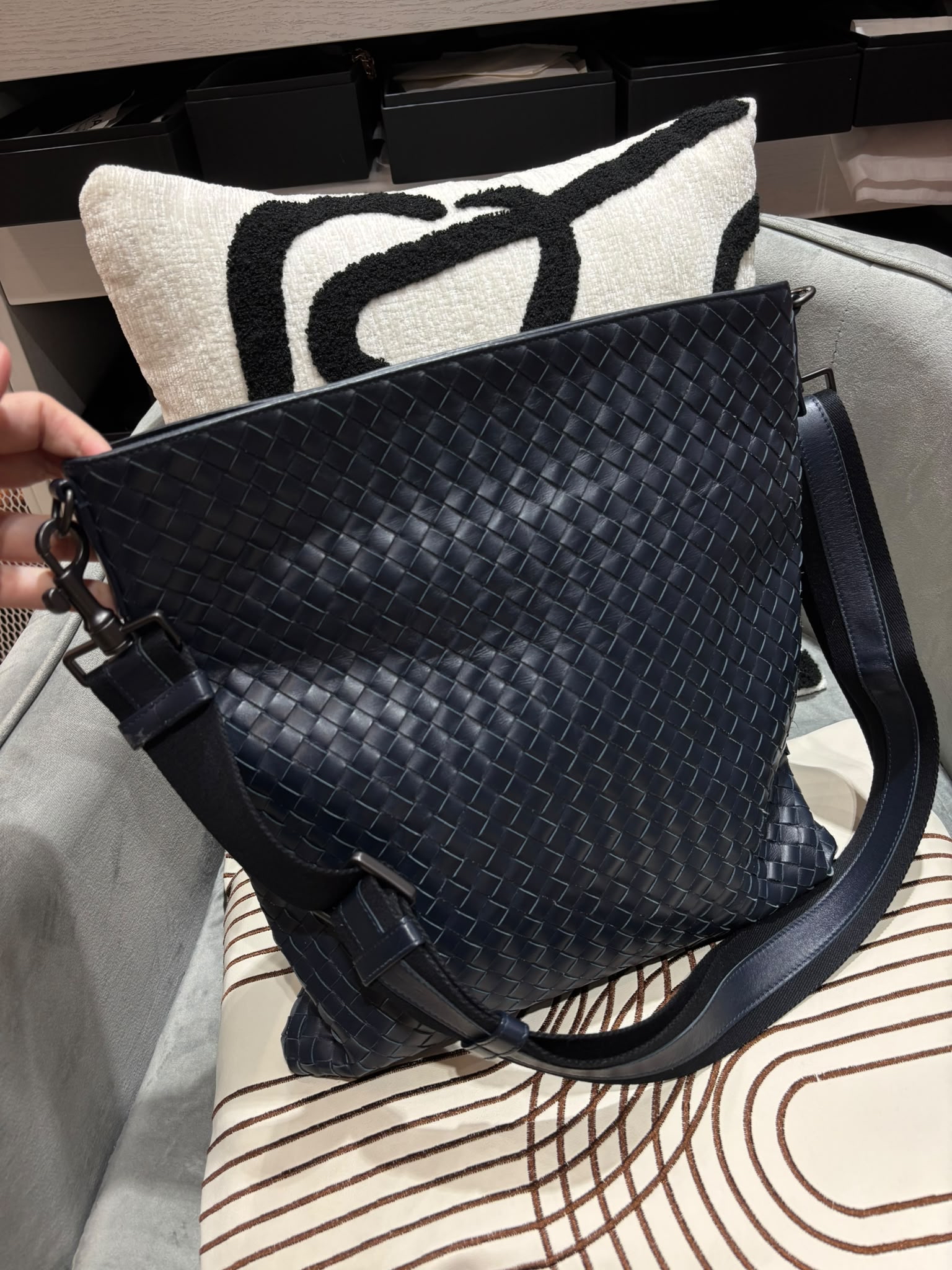 Bottega Veneta BV Intrecciato shoulder bag Navy 100%Authentic, 95%New 