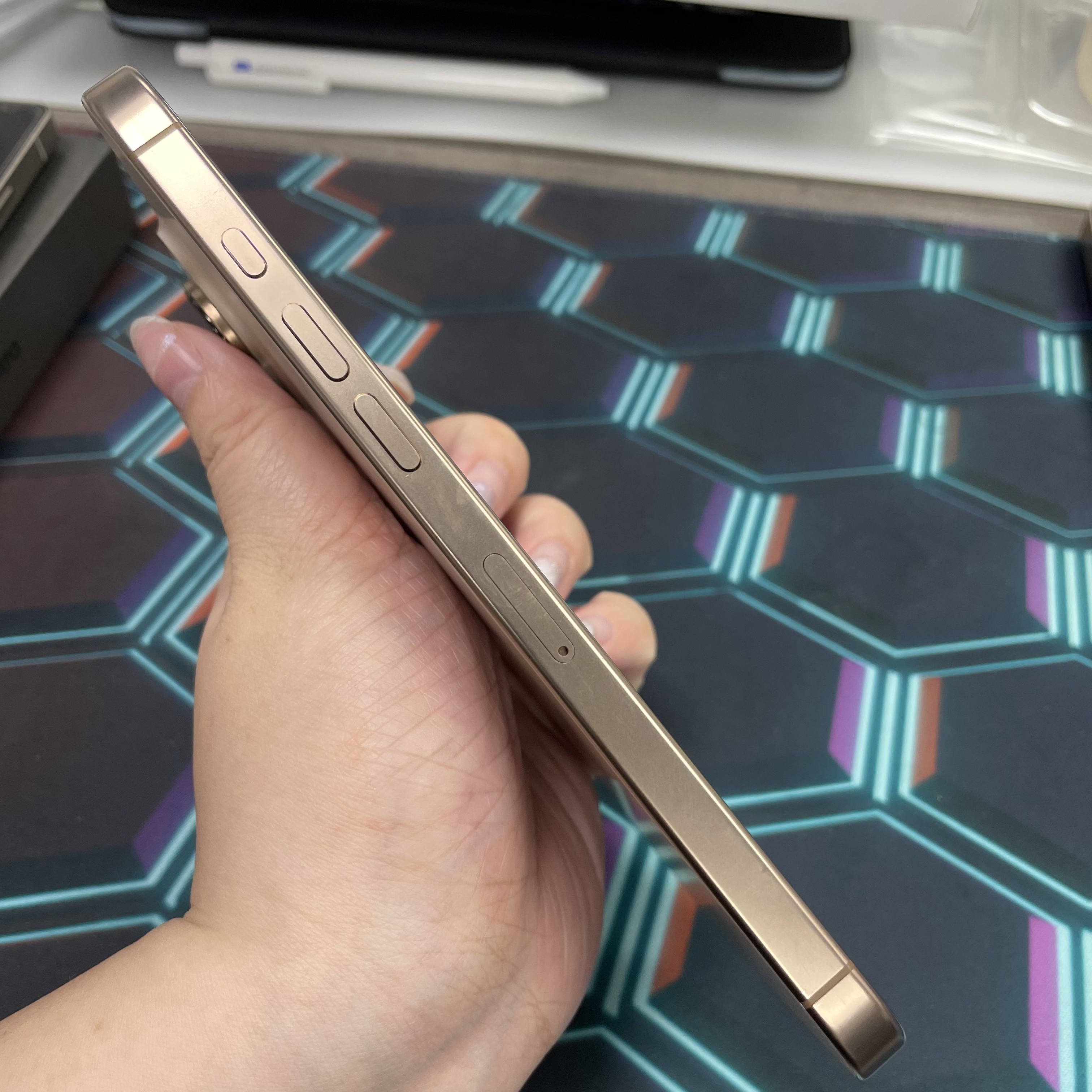 *7720 16 pro max 勁靚機 256GB 電100 沙色 gold 日版