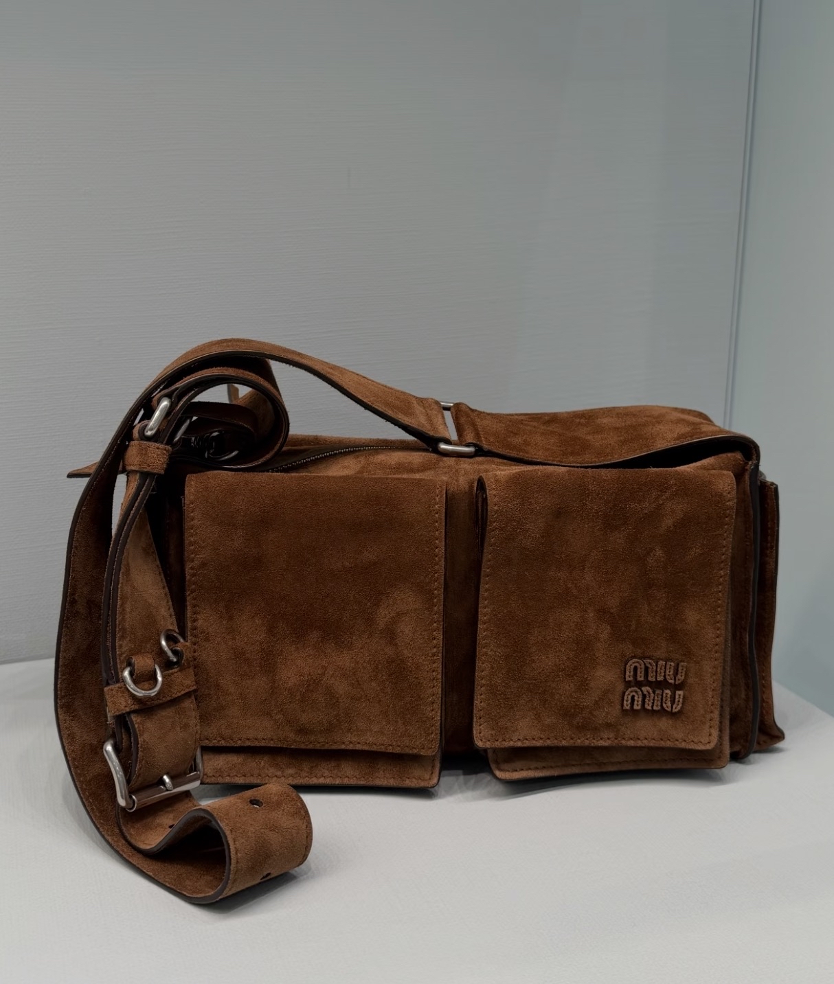 訂貨 ✈️ MiuMiu Utilitaire Suede 單肩袋 Size 14.5x26x9.5cm