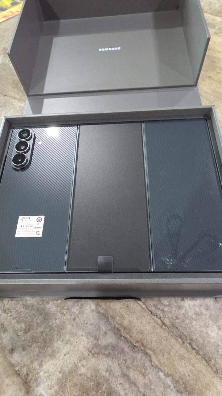 (🔥NEW RELEASE🔥) Samsung Galaxy Z Tri Fold Global Version Unlocked Smartphone (Brand New Full Set)