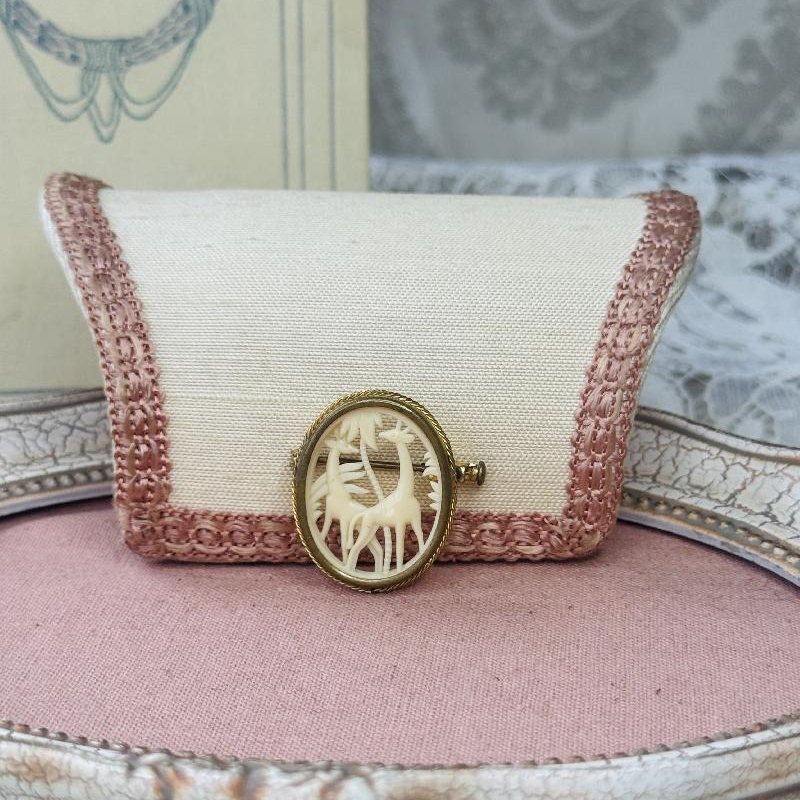 Antique French 1920s Carved celluloid Cameo "Giraffes in Woodland" Brooch (MT2482)