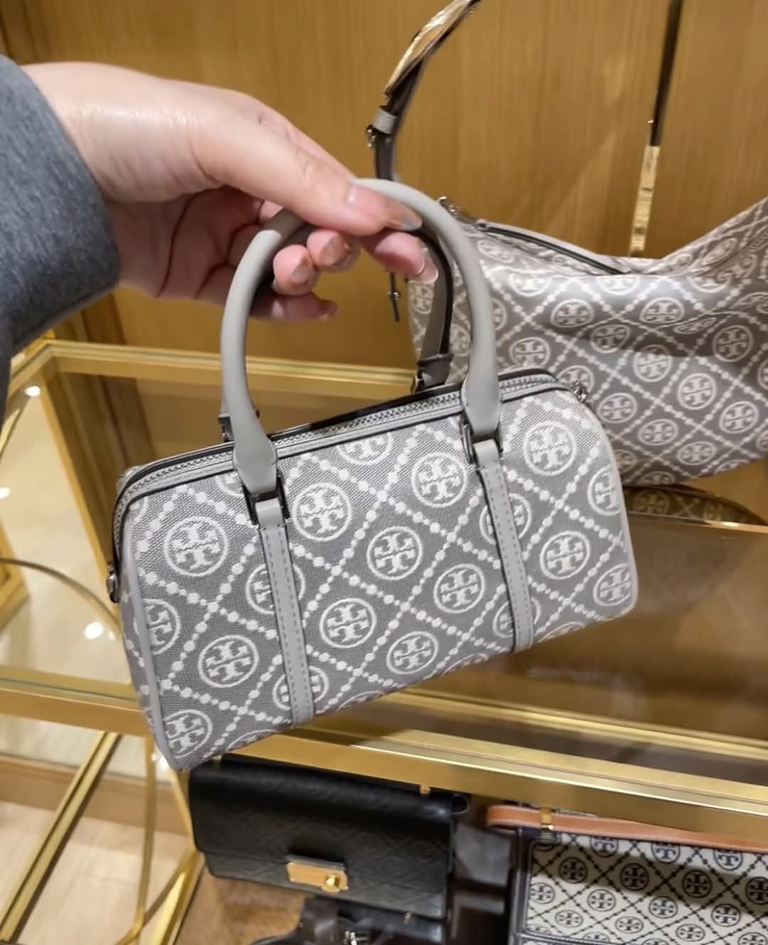 香港現貨-Tory Burch T MONOGRAM UTILITY MINI BARREL BAG