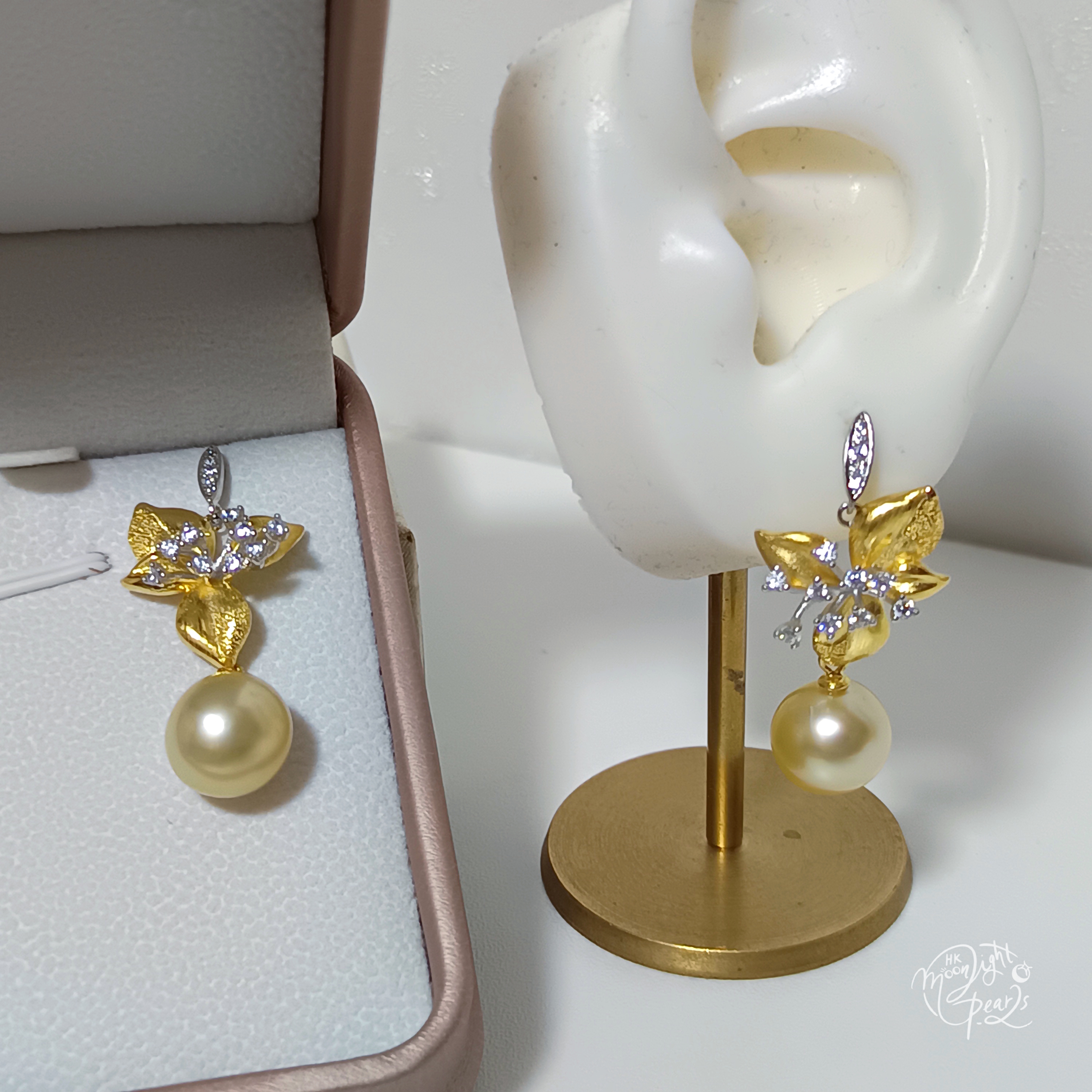 近正圓極強光南洋中金色海水珍珠精工s925銀微鑲鋯石富貴花奢華耳環