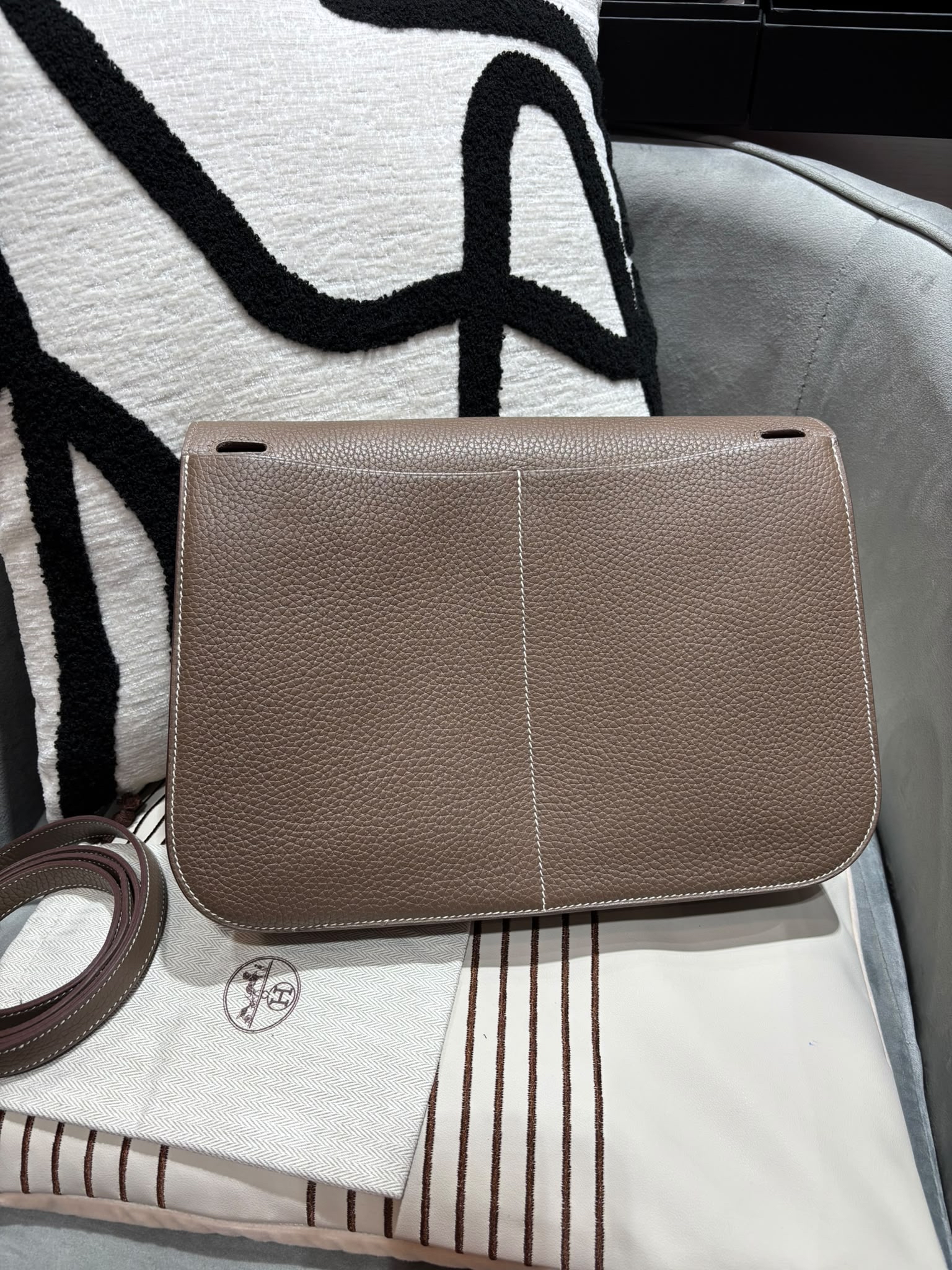 未使用品 Hermes Halzan 31 Stamp D Etoupe 100%Authentic, Unused未使用品 ✅Dust bag✅Box