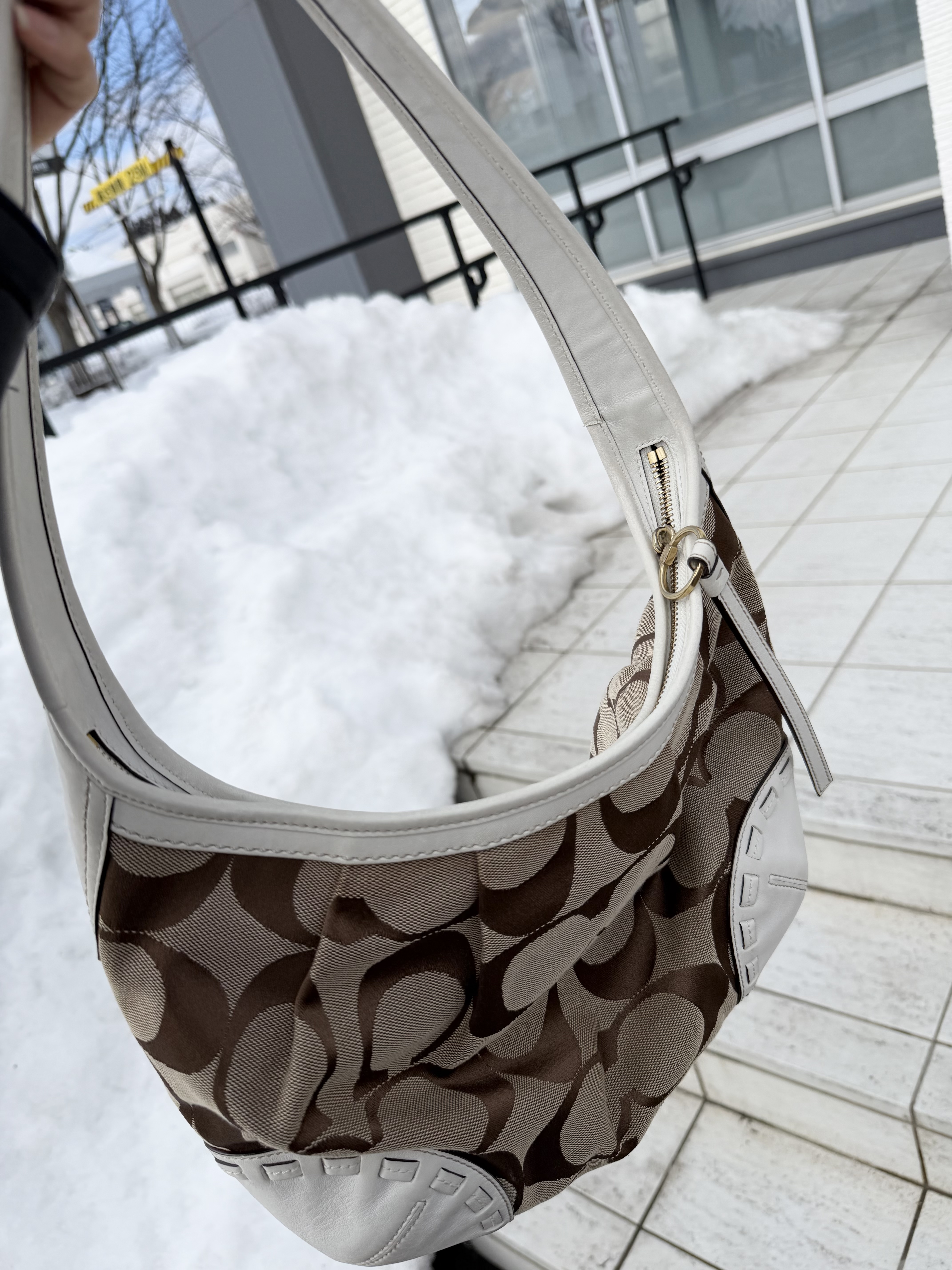 coach white monogram  hobo bag  